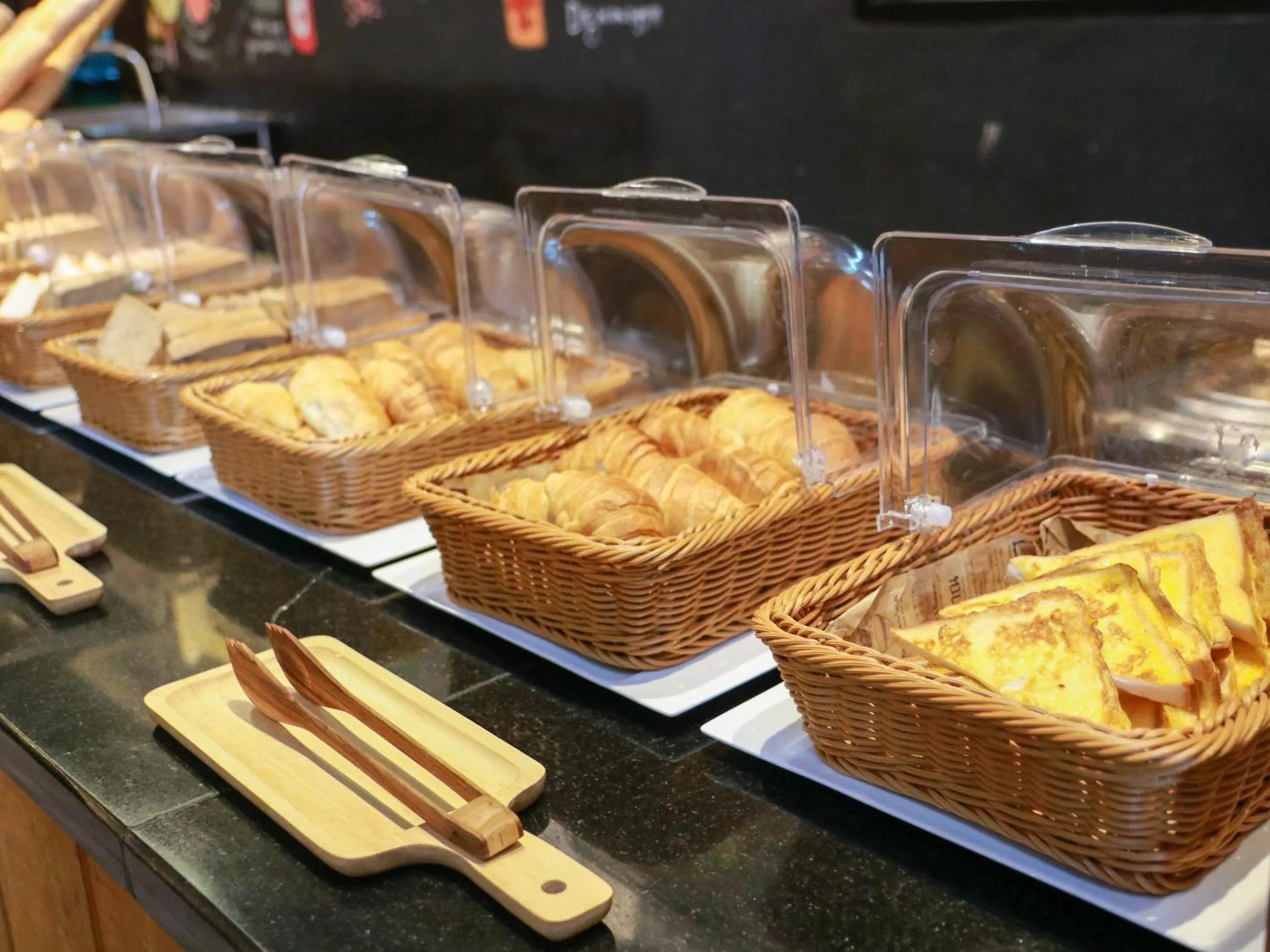 Restaurant/places to eat in DARA Hotel - SHA Plus