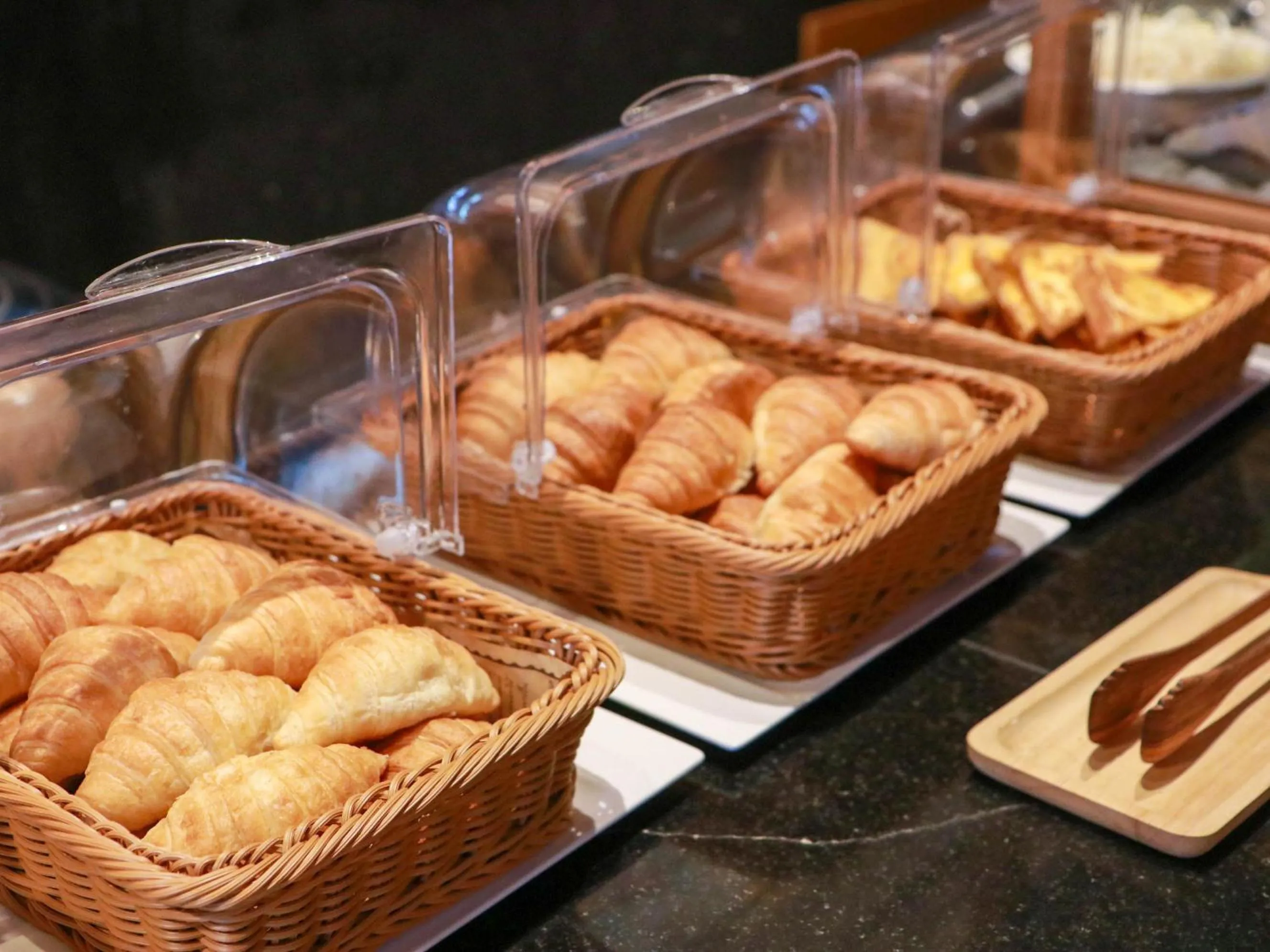 Restaurant/places to eat in DARA Hotel - SHA Plus