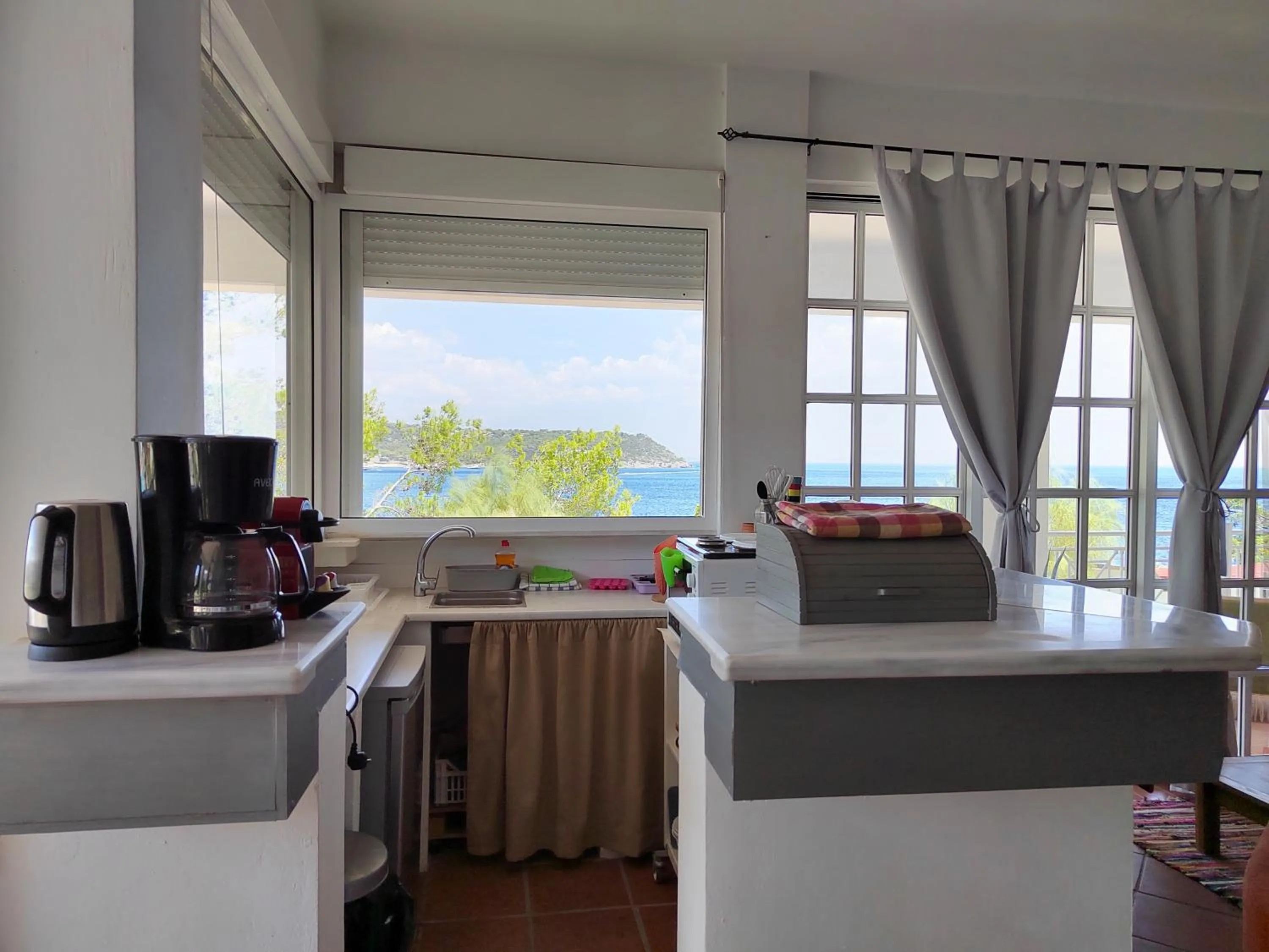 Coffee/tea facilities in Oneiro glico