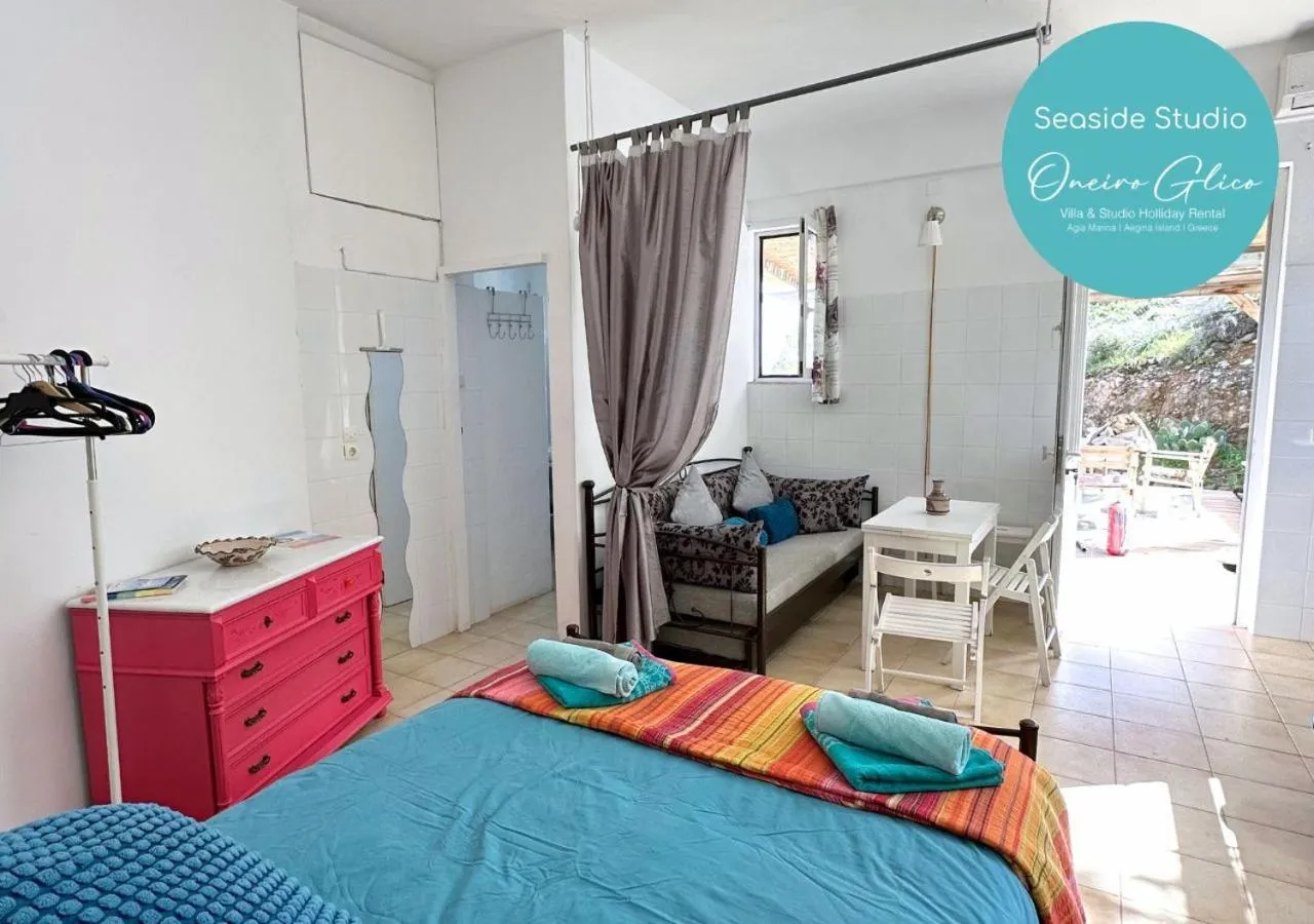 Living room, Bed in Oneiro glico