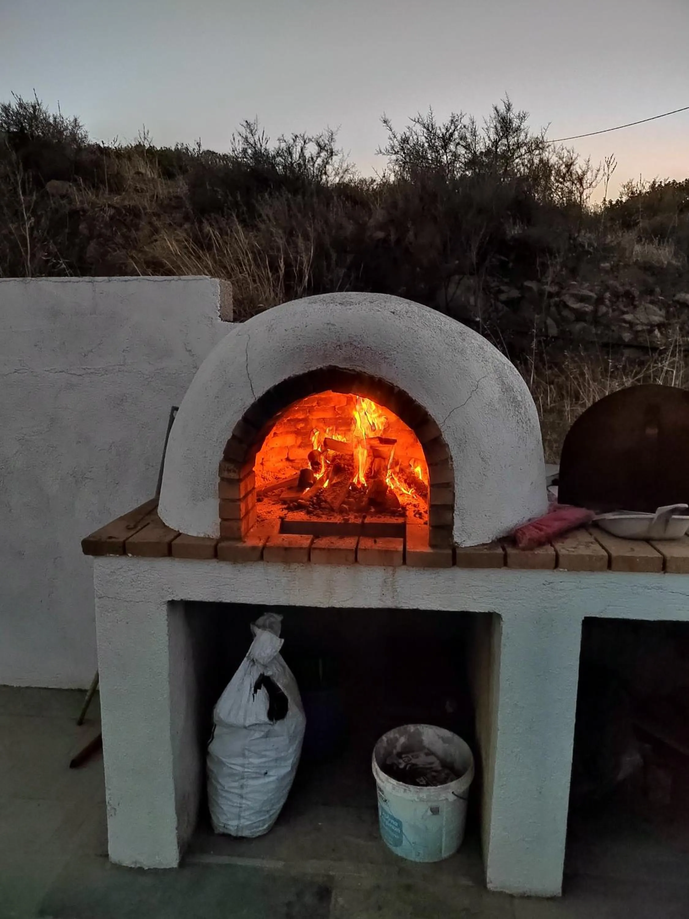 BBQ facilities in Oneiro glico