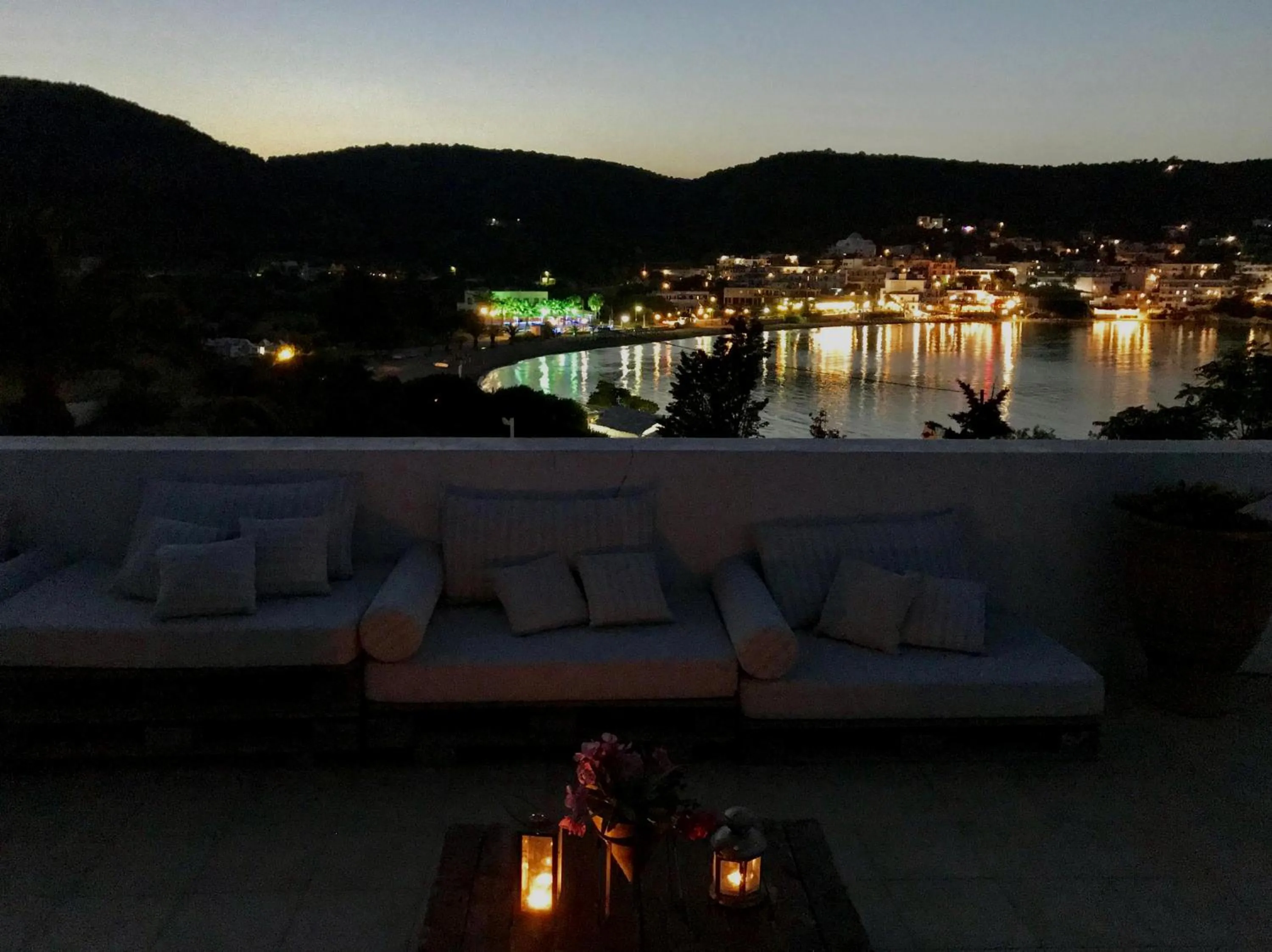 Restaurant/places to eat in Oneiro glico