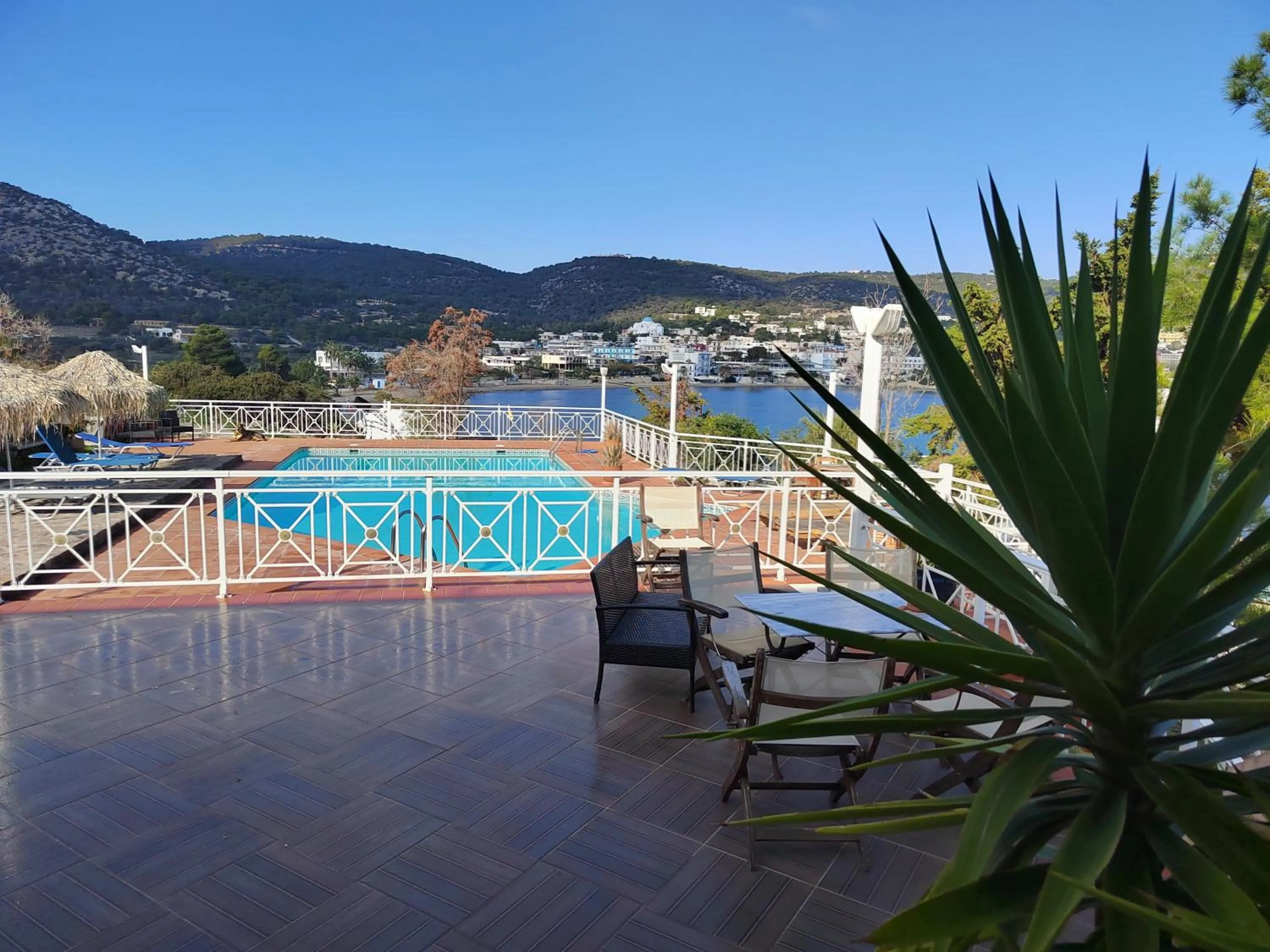 Pool view in Oneiro glico