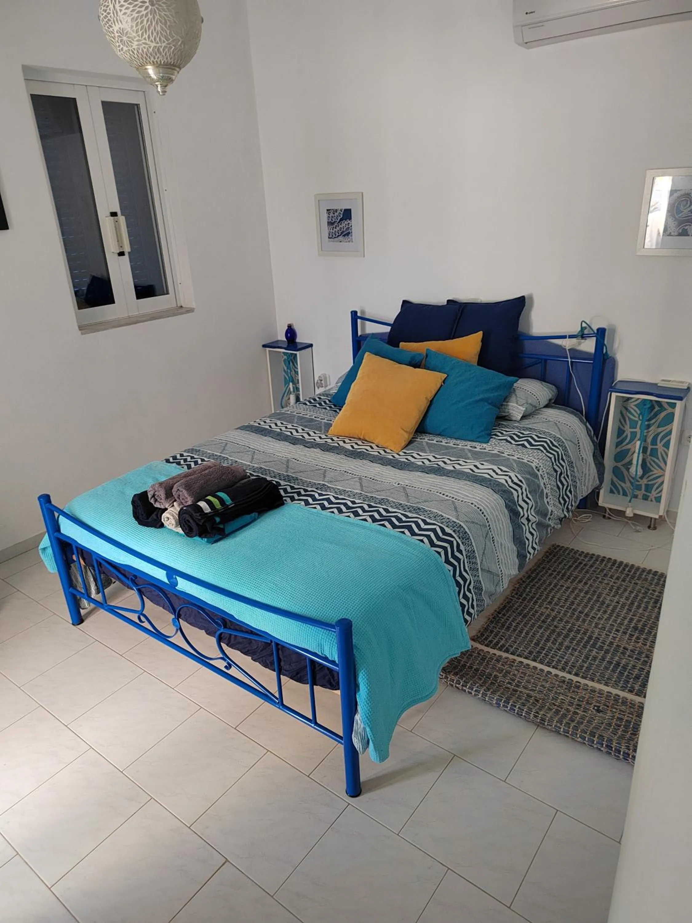 Bedroom, Bed in Oneiro glico