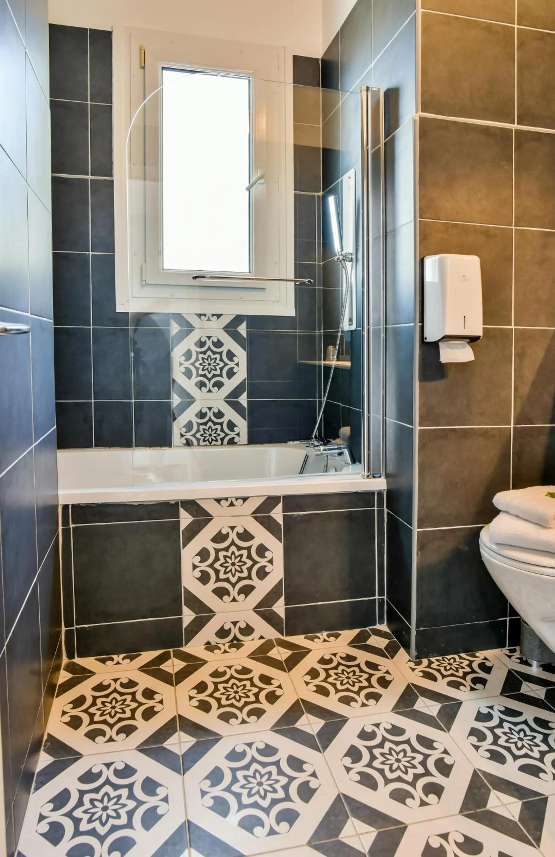 Bathroom in Logis Hôtel Emeraude des Bois