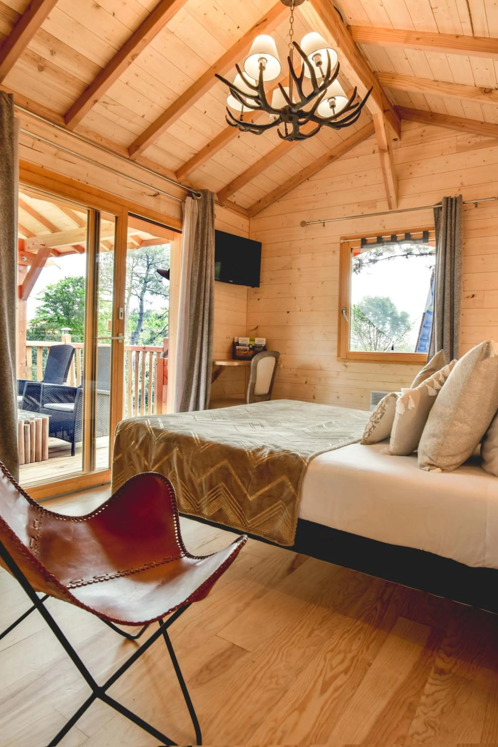 Photo of the whole room, Bed in Logis Hôtel Emeraude des Bois