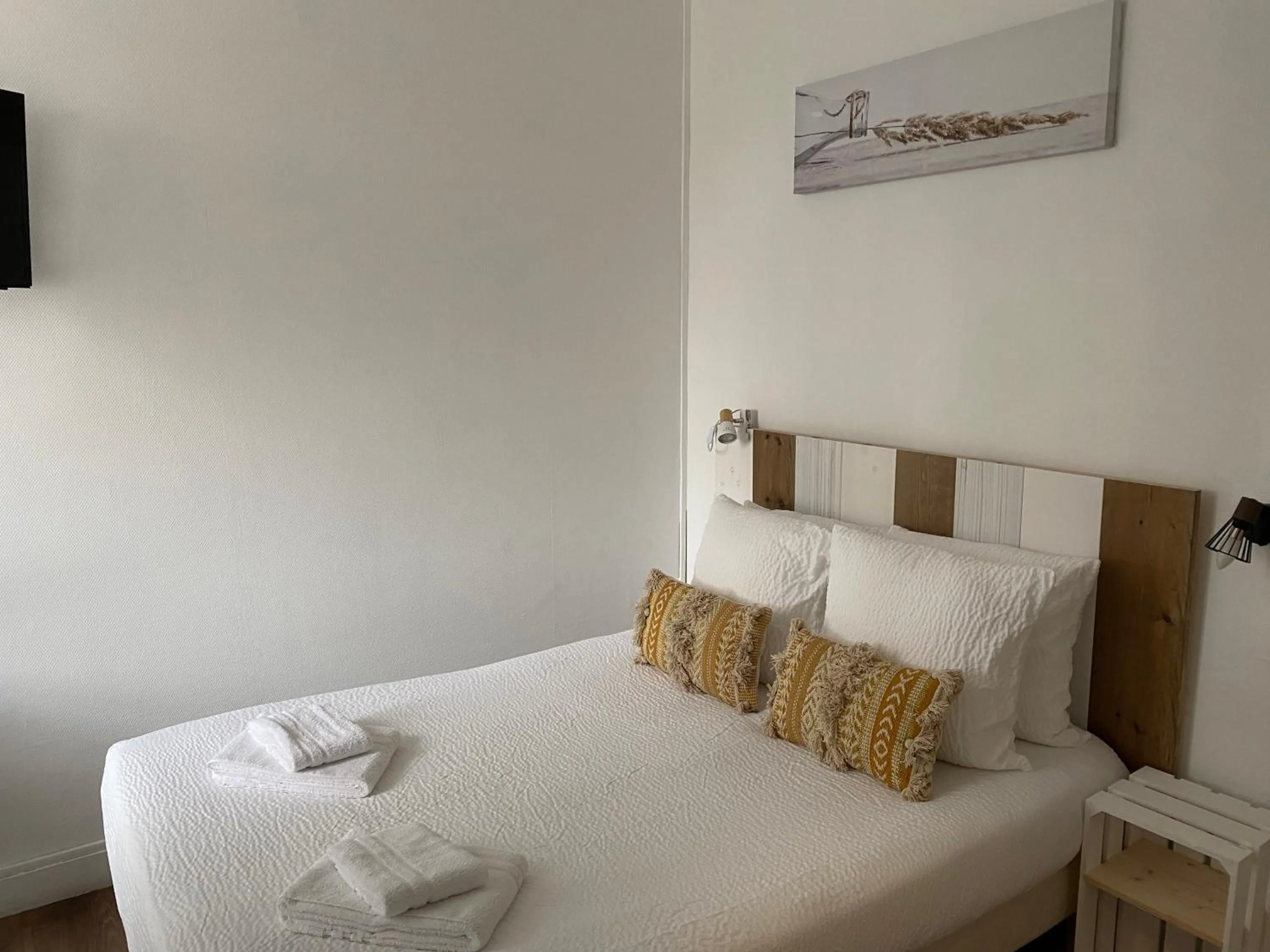 Photo of the whole room, Bed in Logis Hôtel Emeraude des Bois