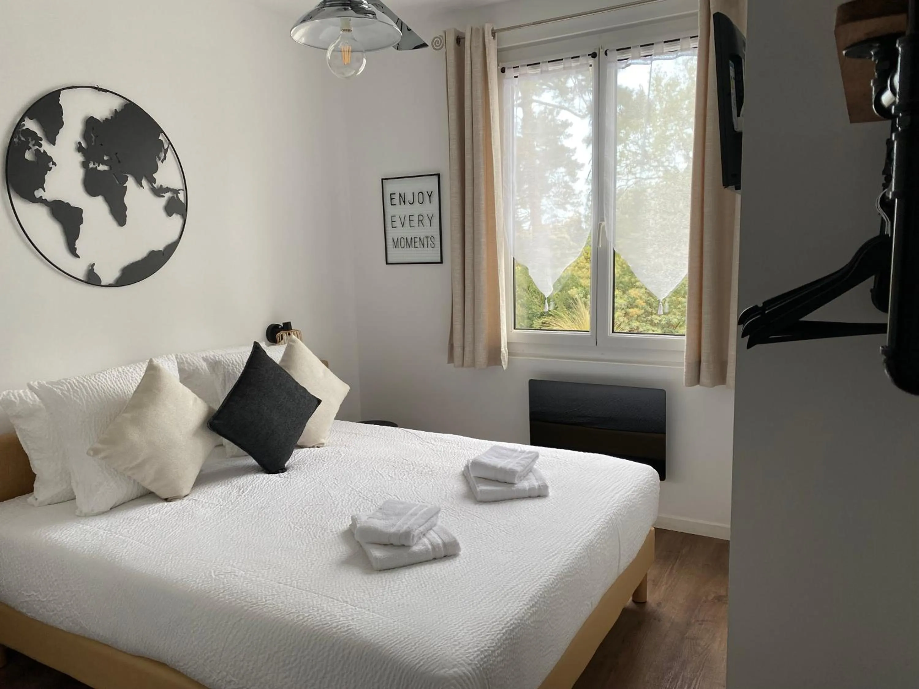 Photo of the whole room, Bed in Logis Hôtel Emeraude des Bois