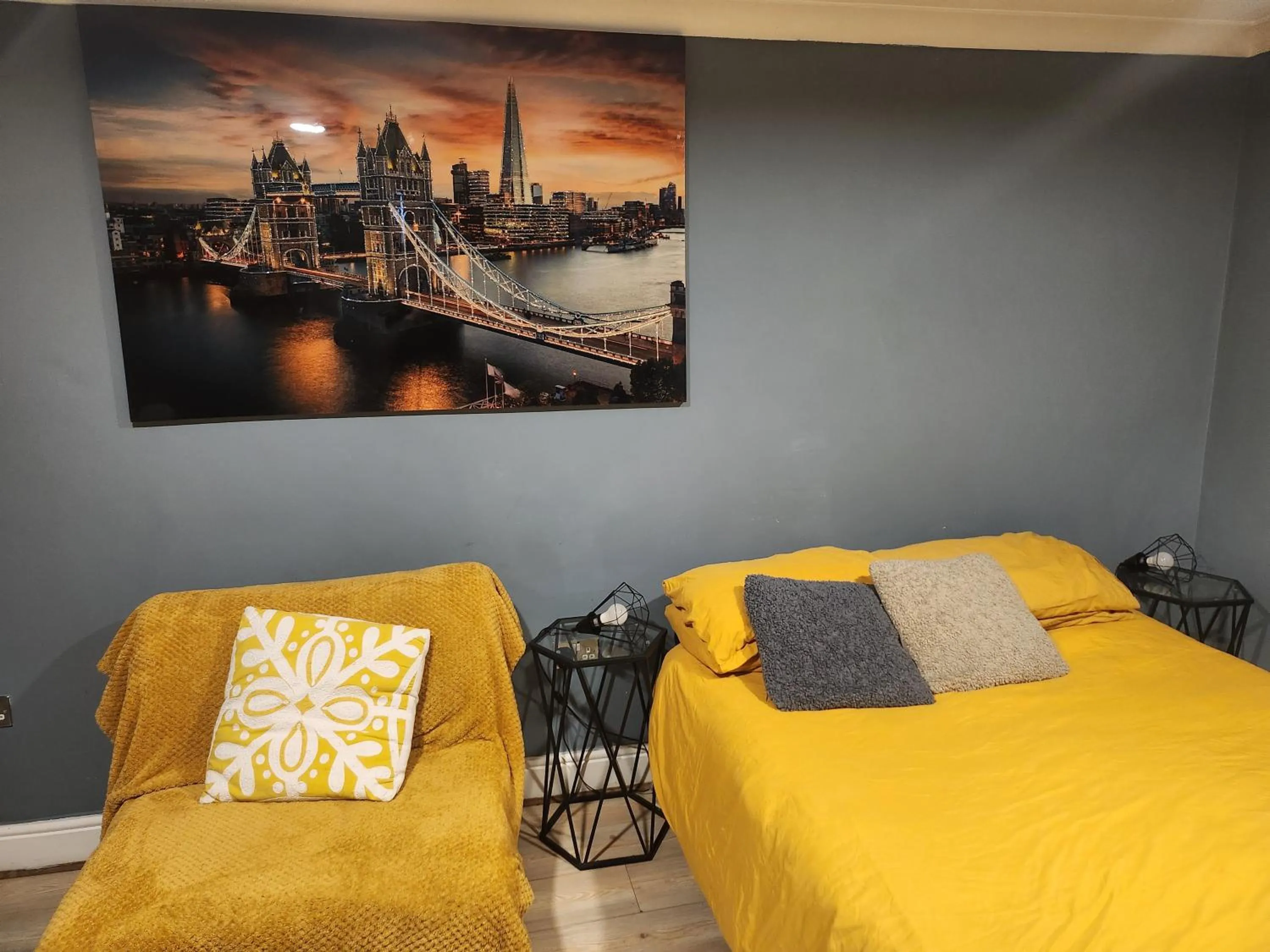 Bed in Dodi Aparts London, near Stratford close to tube station