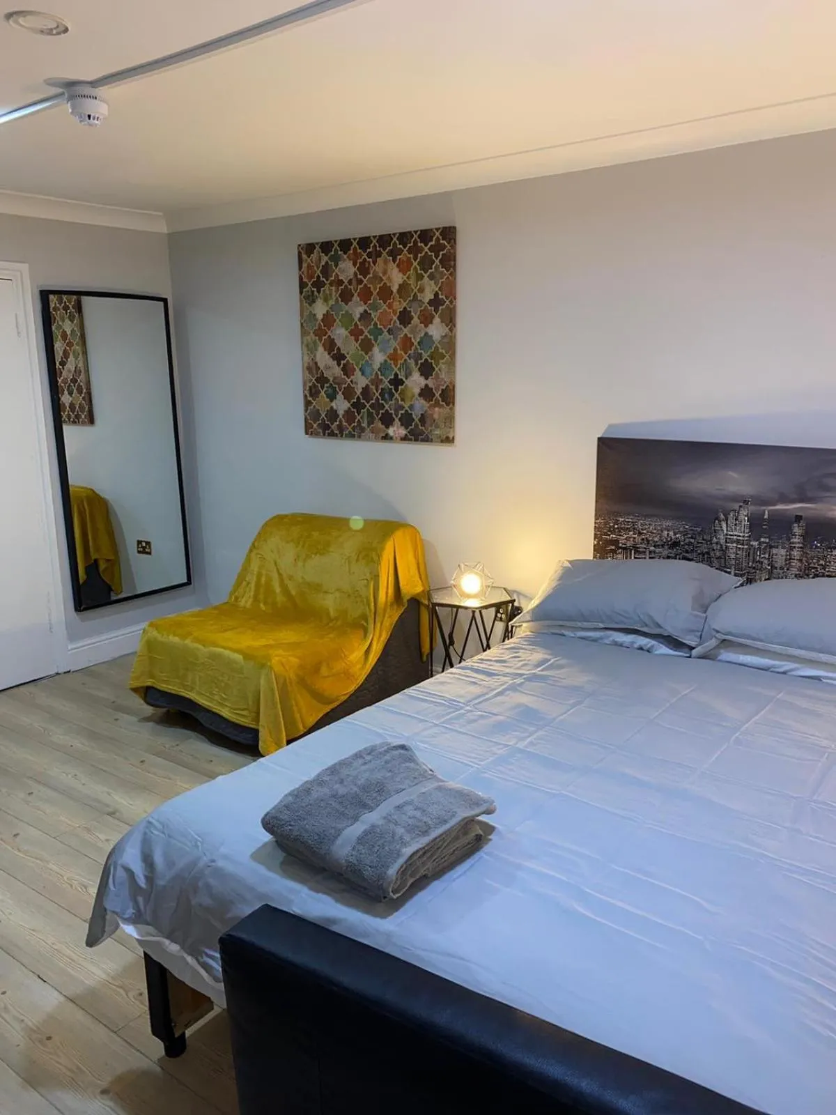 Bed in Dodi Aparts London, near Stratford close to tube station