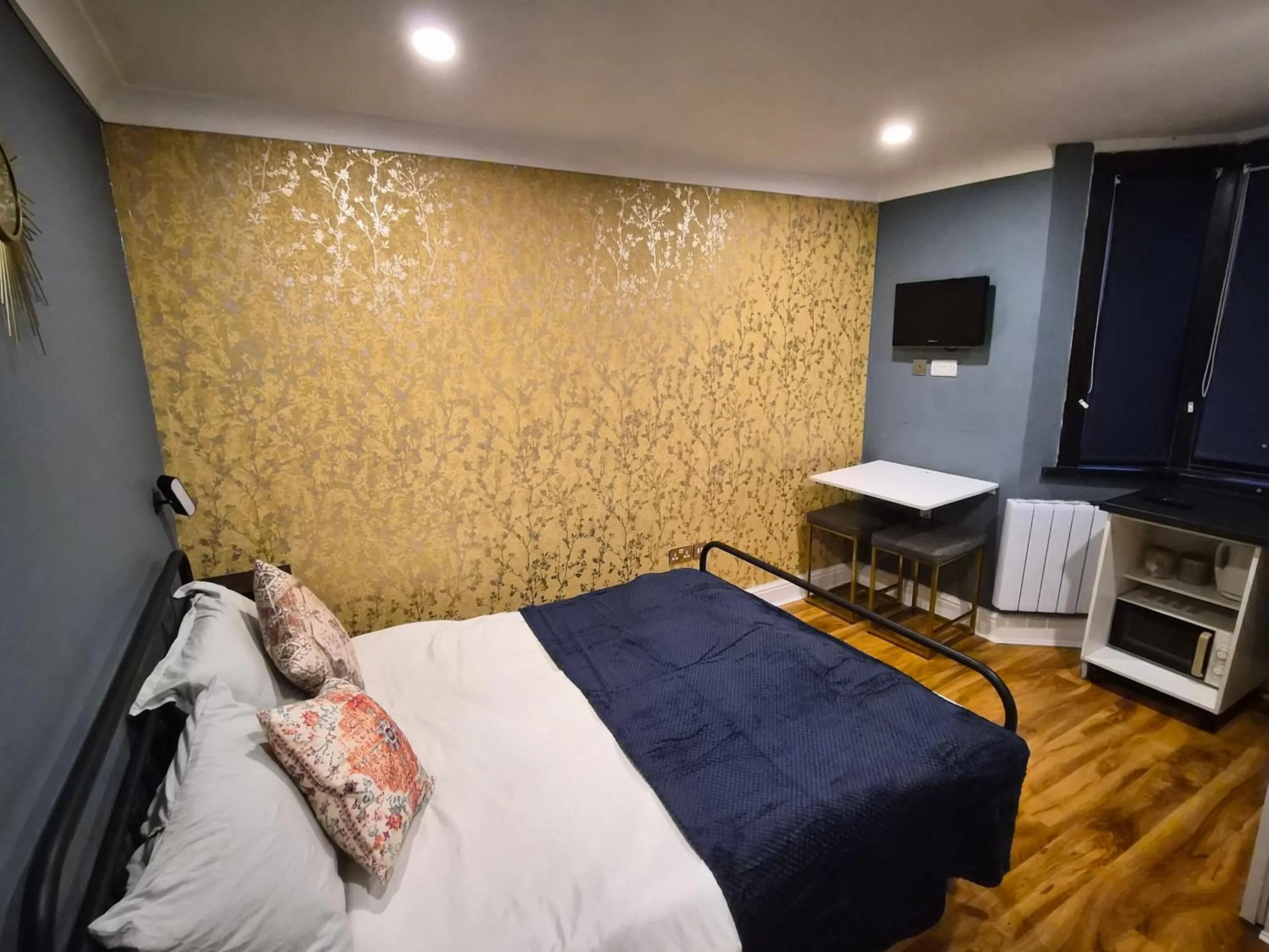 Bedroom, Bed in Dodi Aparts London, near Stratford close to tube station