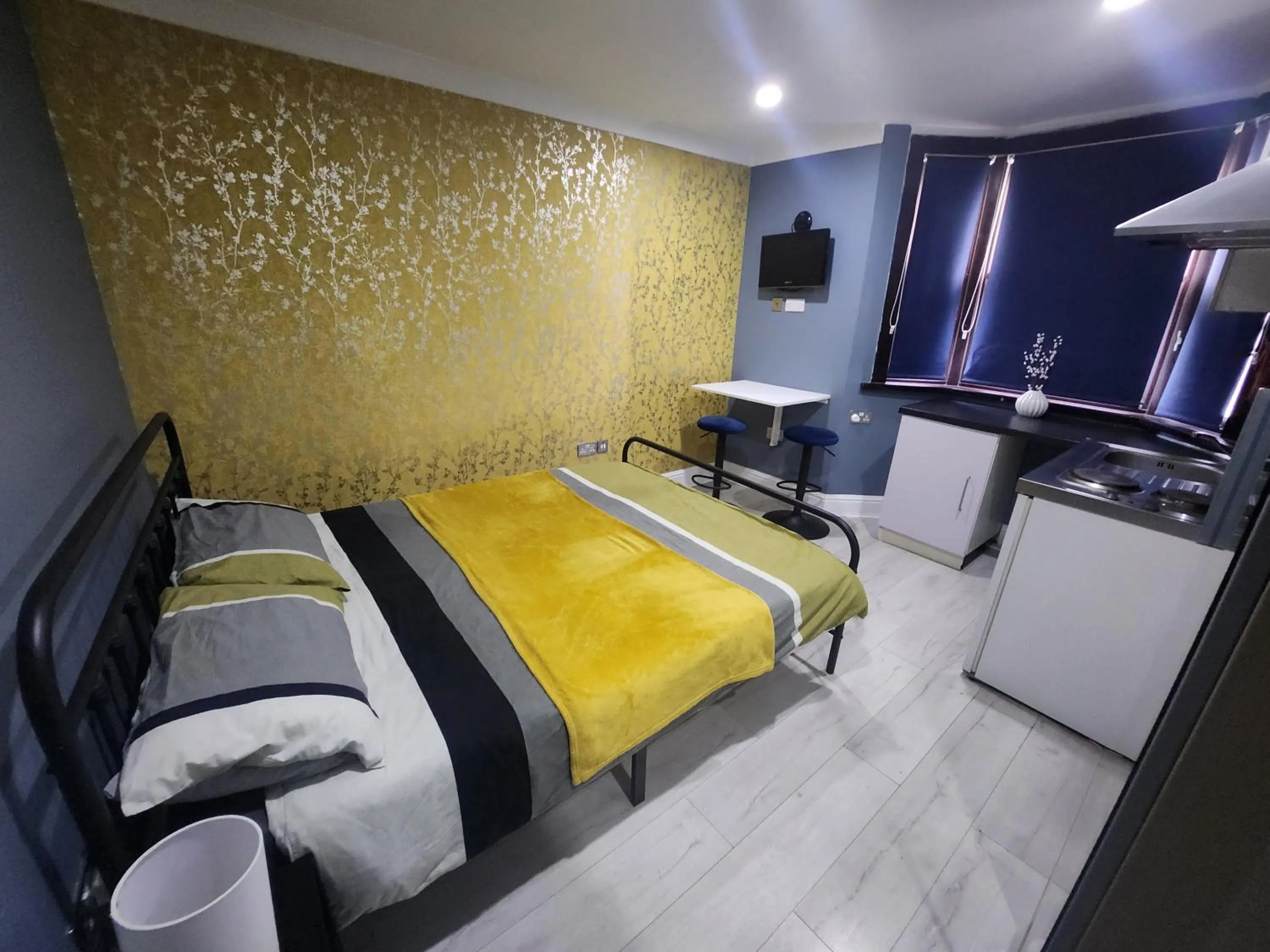 TV and multimedia, Bed in Dodi Aparts London, near Stratford close to tube station