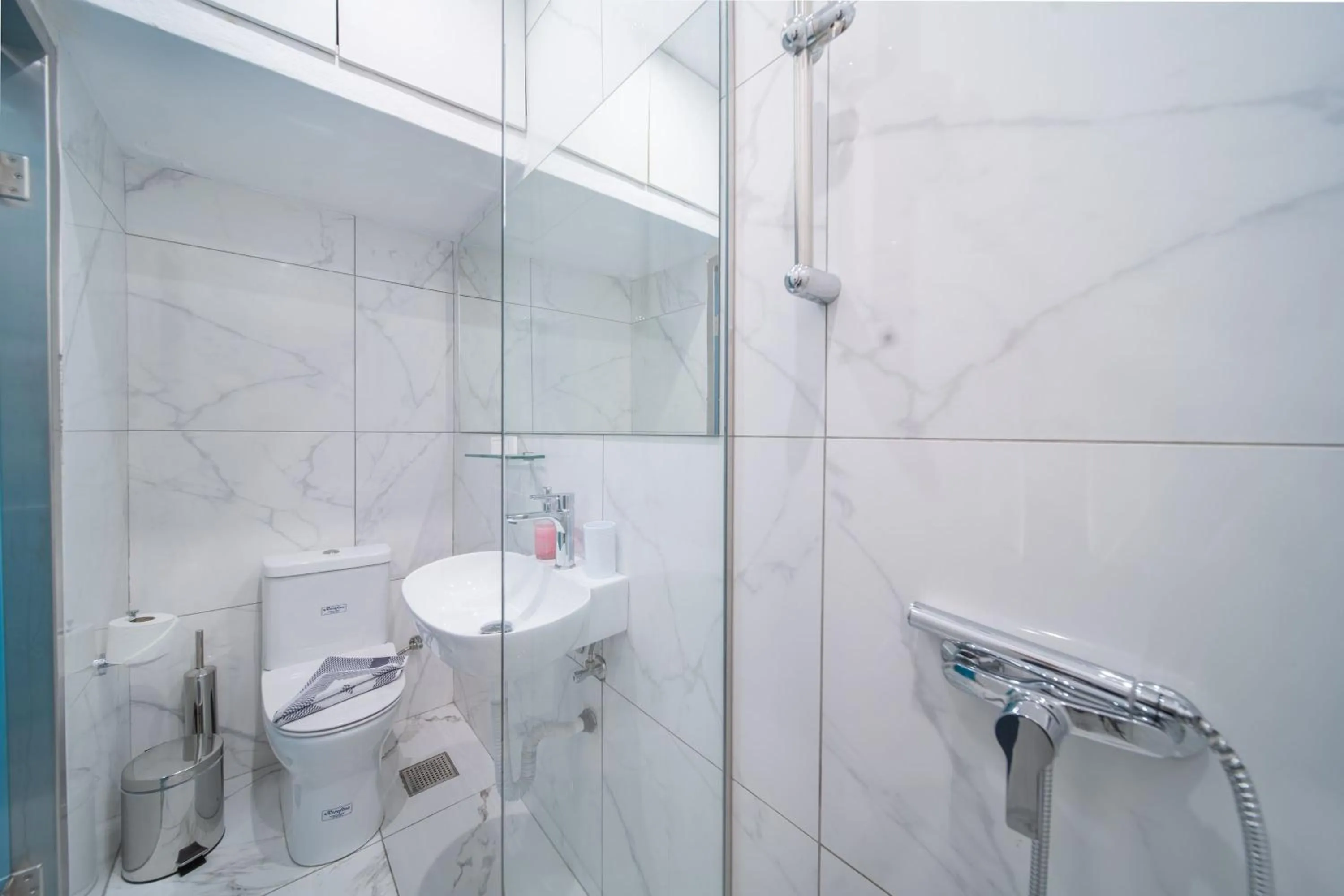 Shower in City Center Studios by Cretan Houses