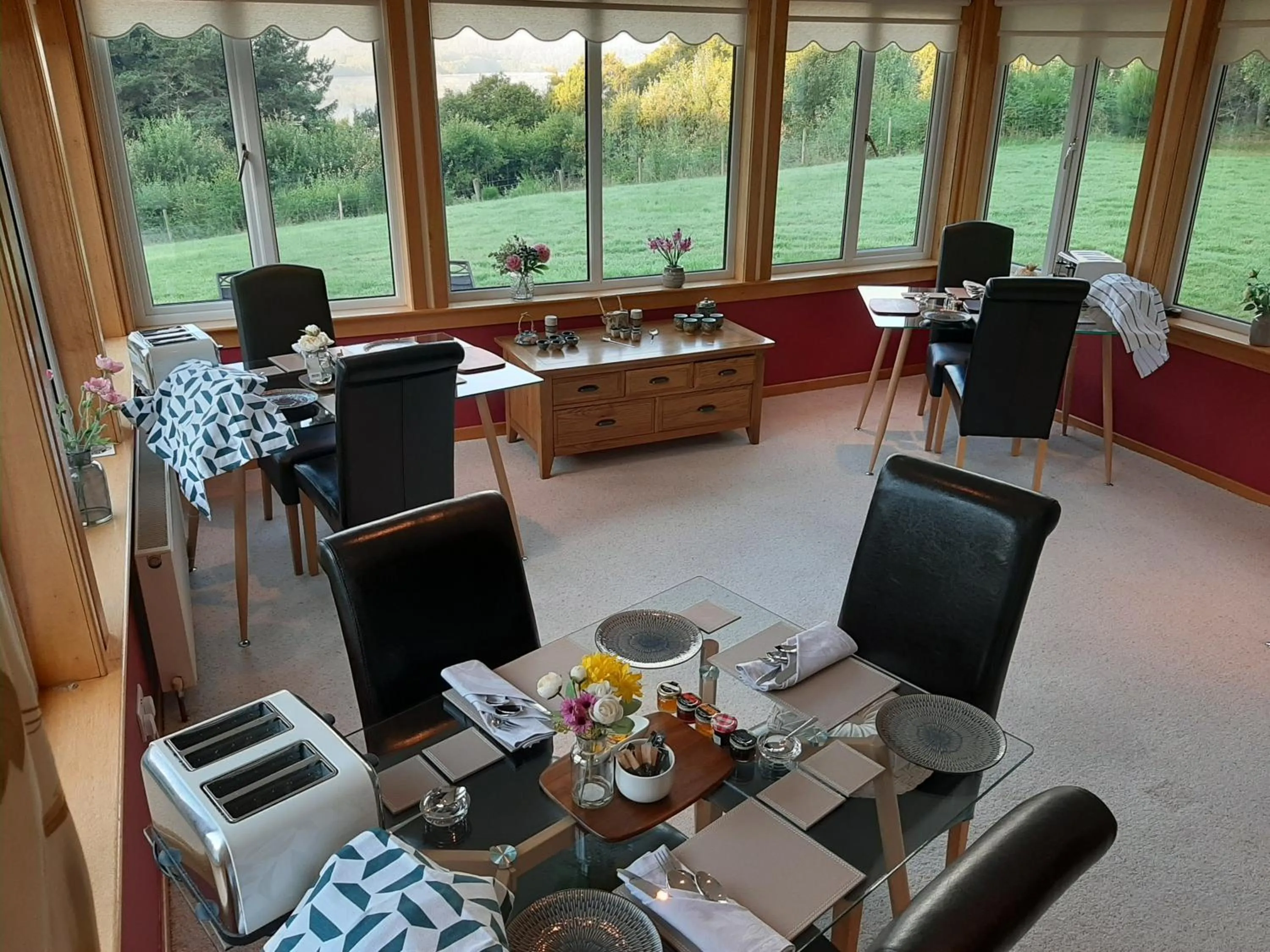 Breakfast in High March