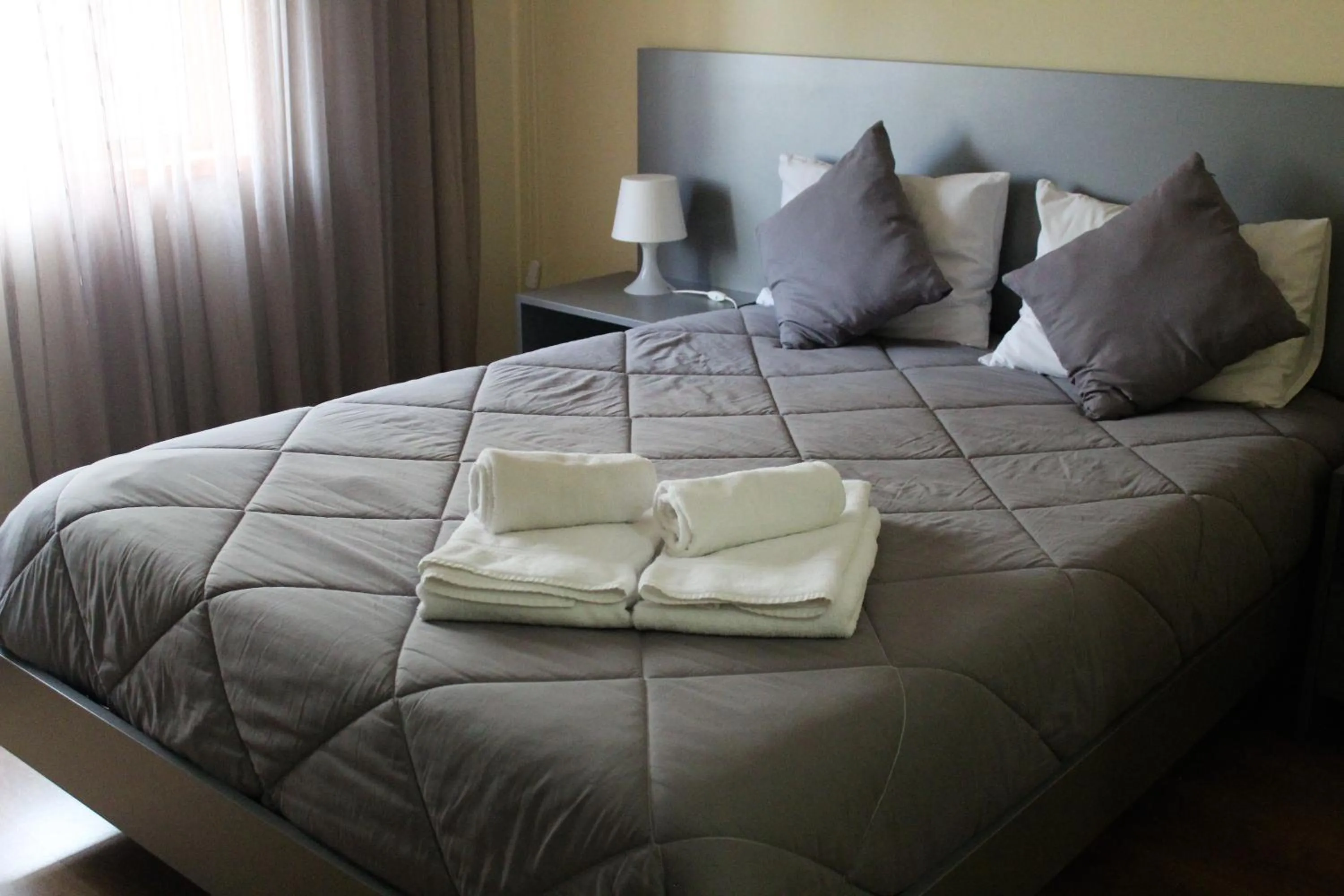 Bed in Hotel Jorge V