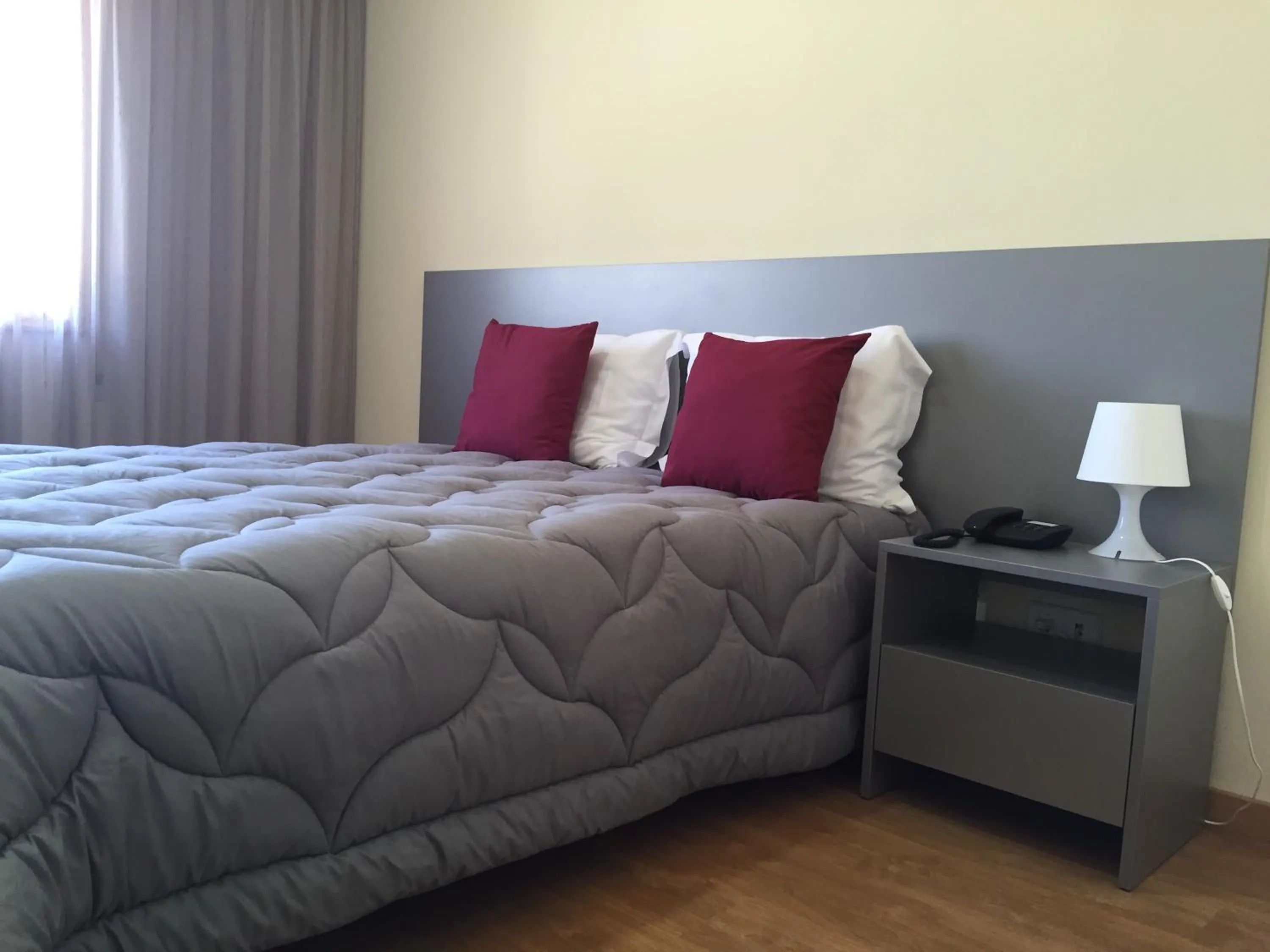 Bed in Hotel Jorge V