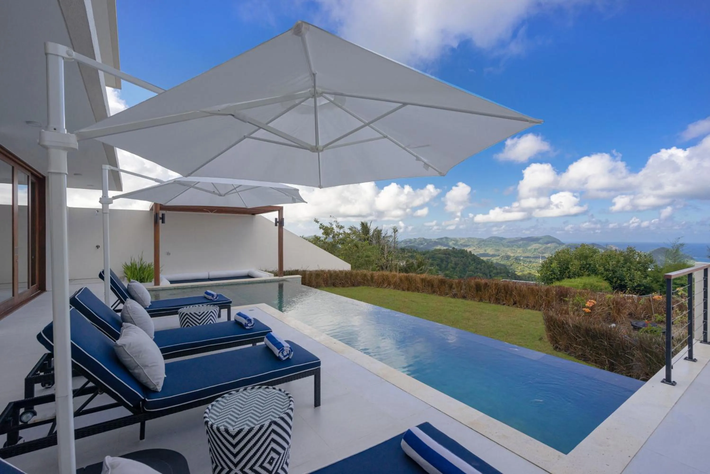 Swimming pool in Selong Selo Resort and Villas