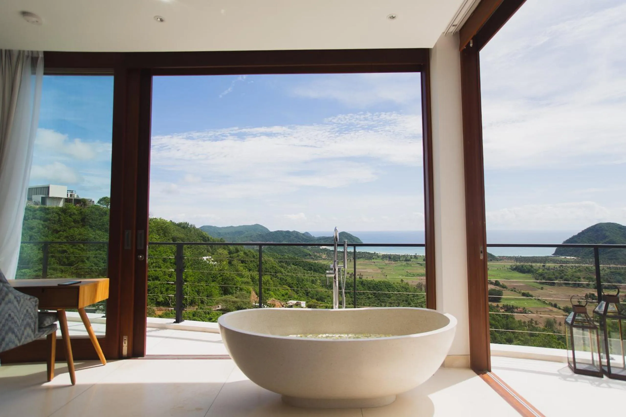 Bath in Selong Selo Resort and Villas