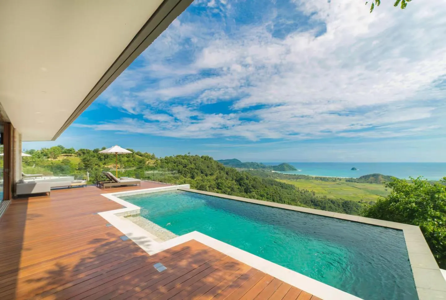 Swimming pool in Selong Selo Resort and Villas