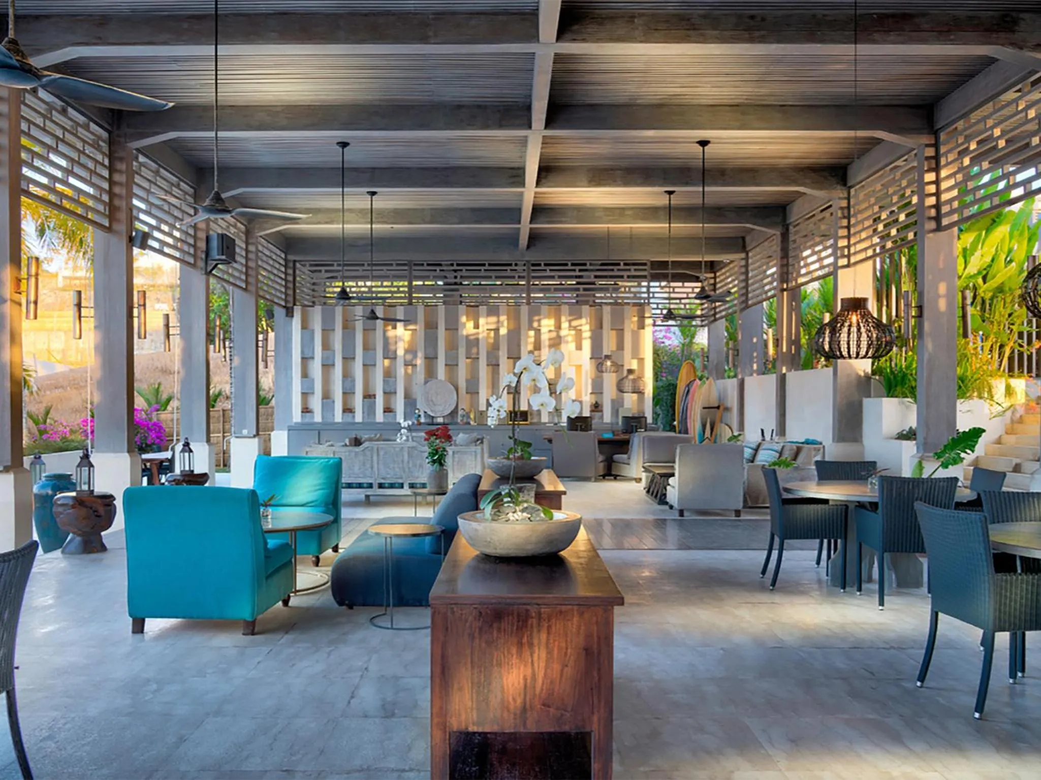 Restaurant/places to eat in Selong Selo Resort and Villas