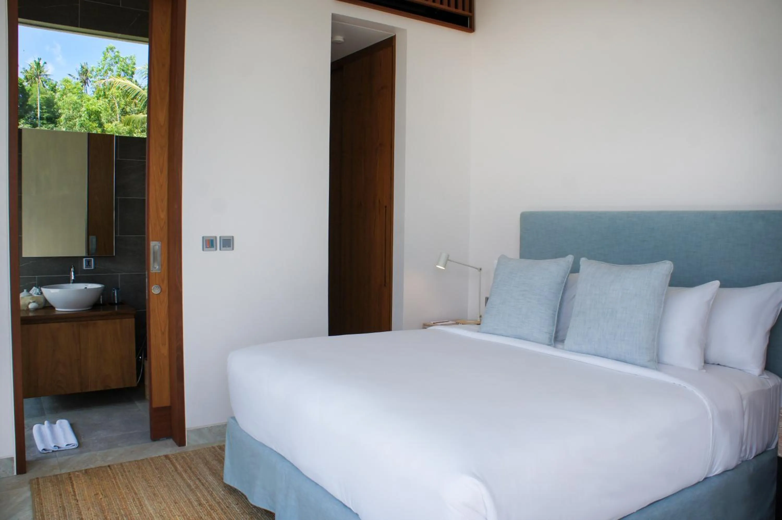 Bed in Selong Selo Resort and Villas