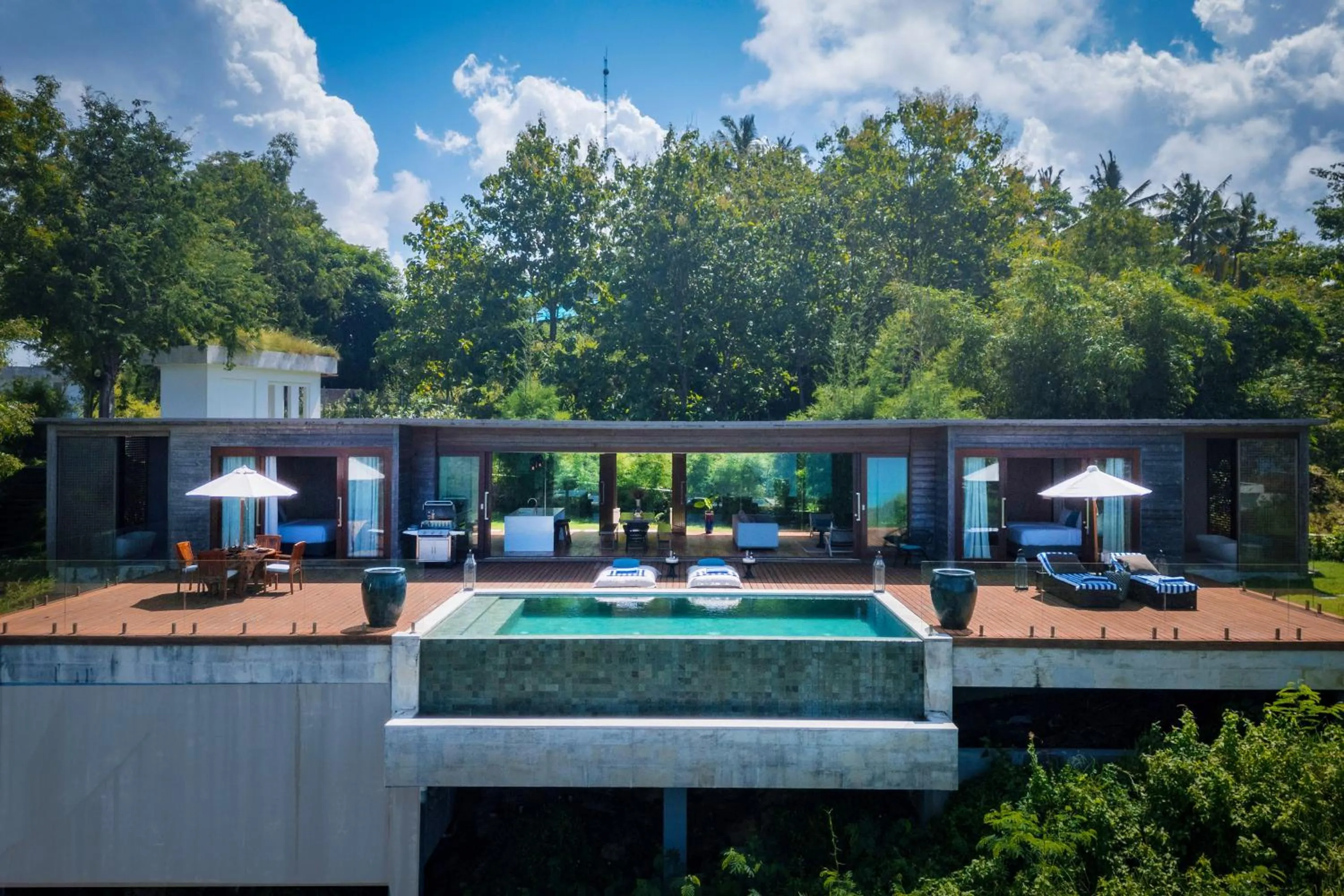 Swimming pool in Selong Selo Resort and Villas