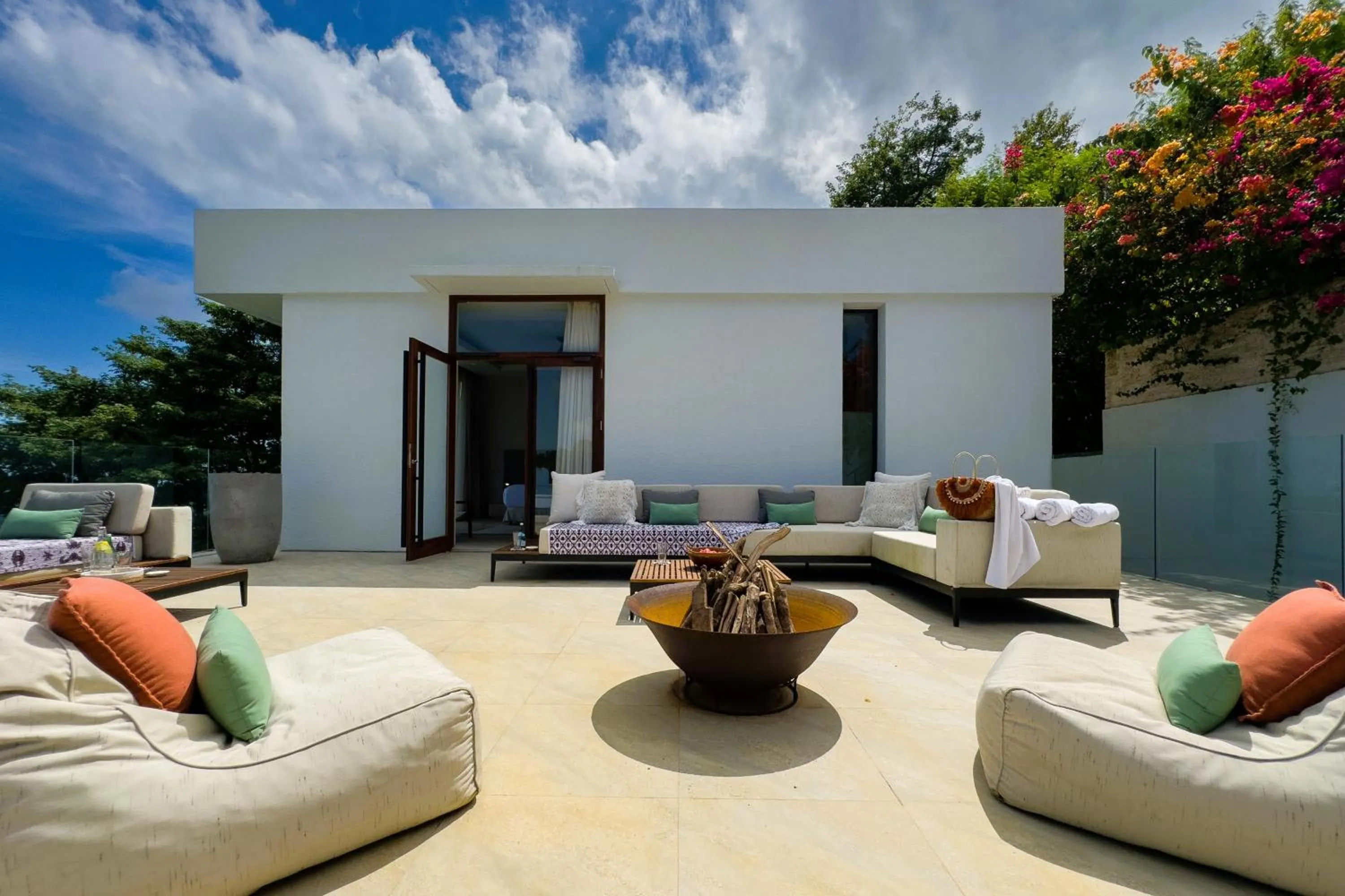 Area and facilities in Selong Selo Resort and Villas