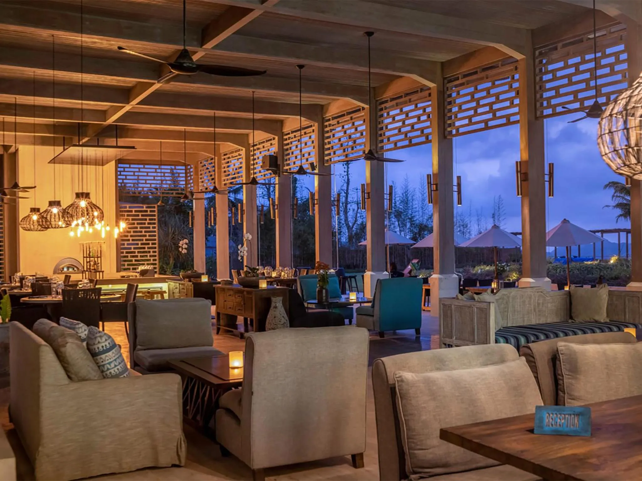 Restaurant/places to eat in Selong Selo Resort and Villas