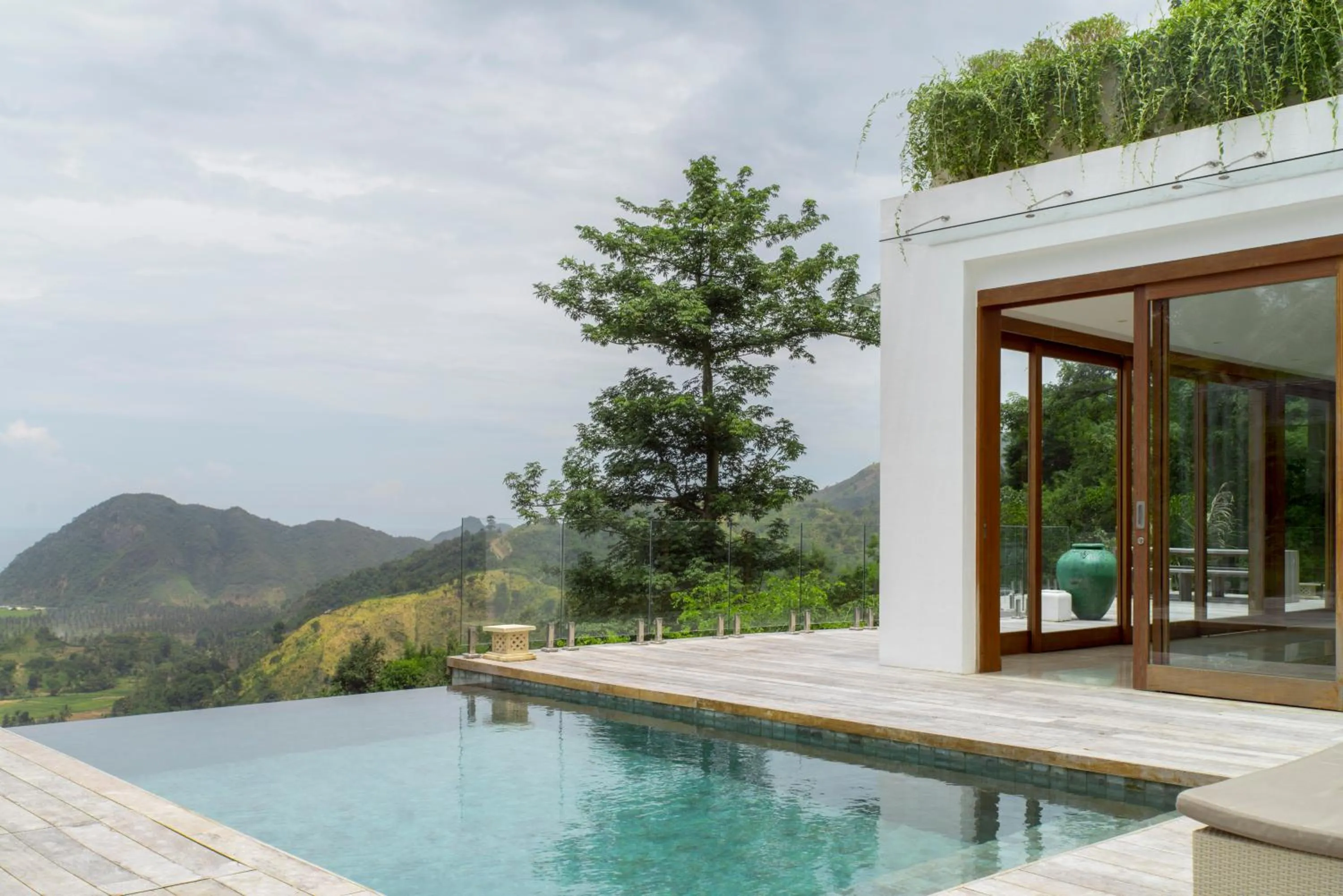 Swimming pool in Selong Selo Resort and Villas