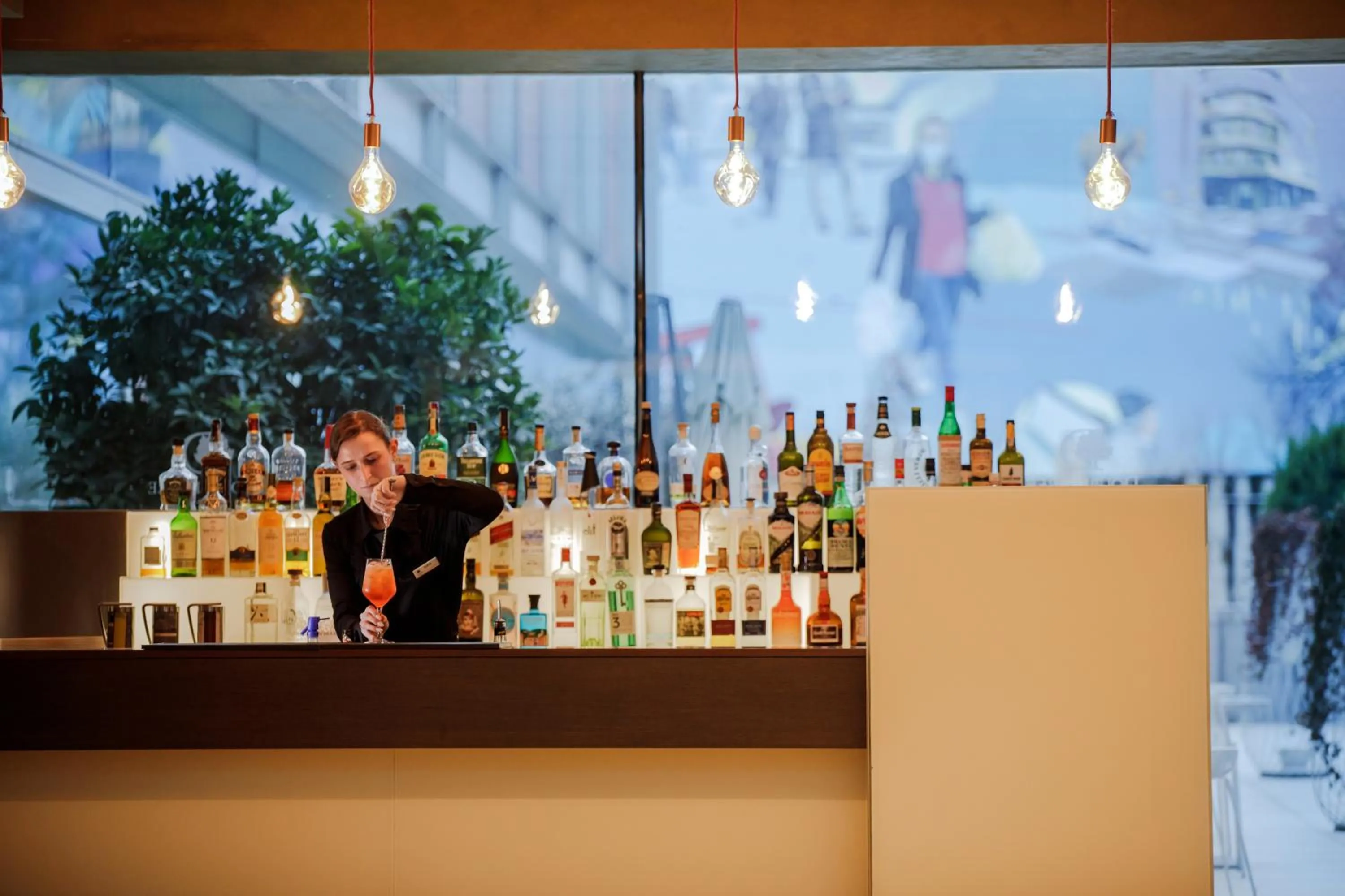 Lounge or bar in DoubleTree By Hilton Milan