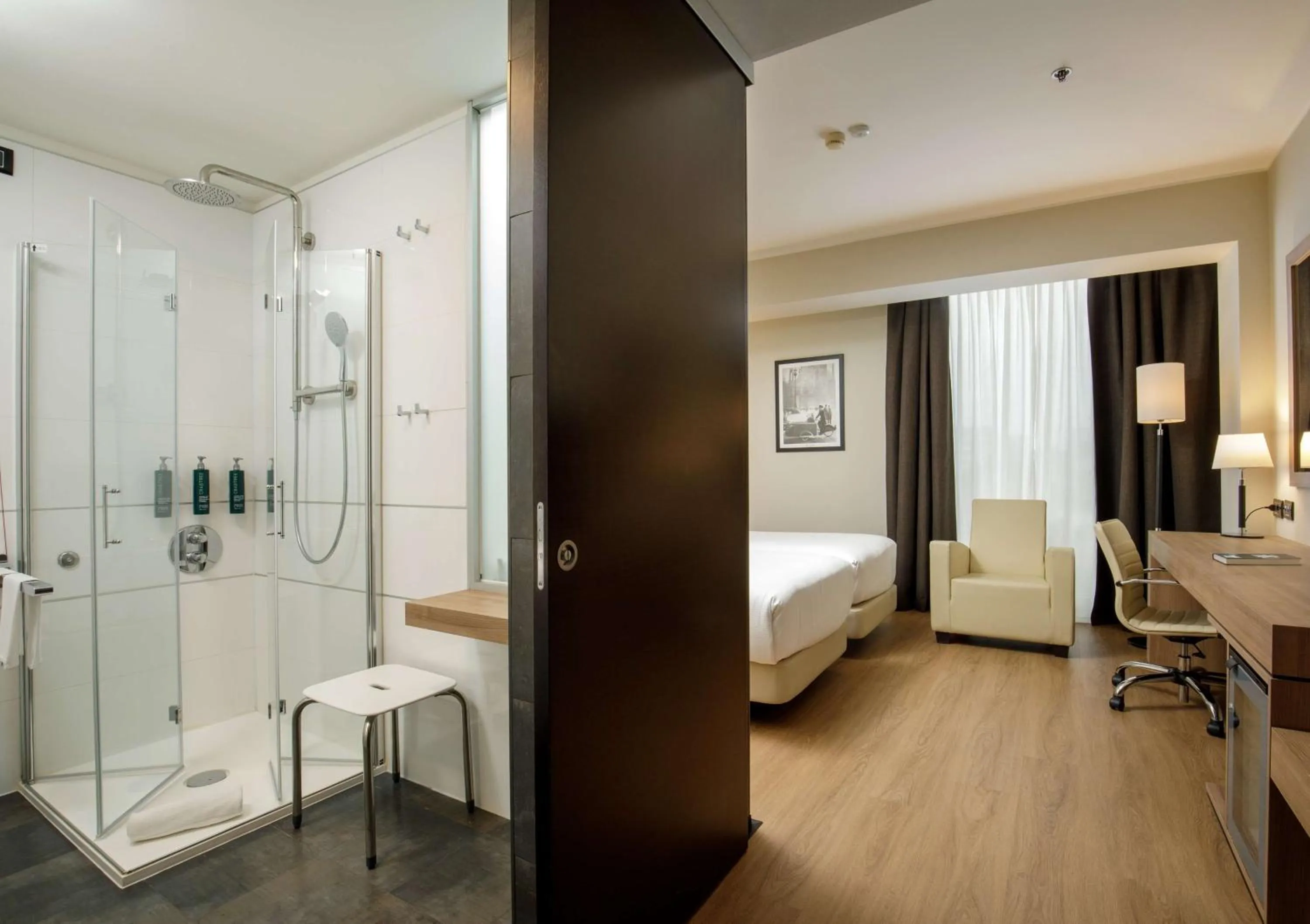 Bathroom, Bed in DoubleTree By Hilton Milan