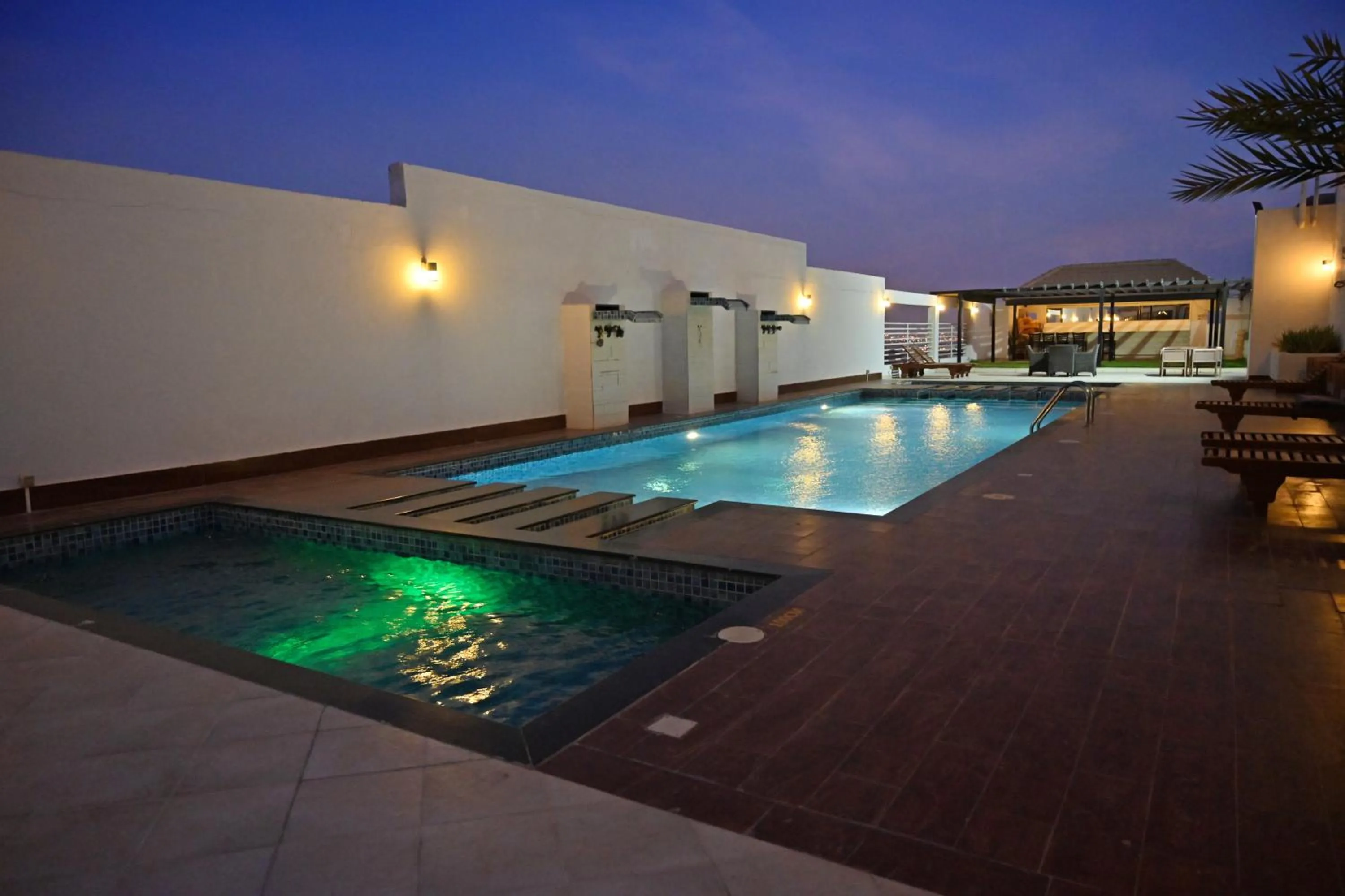 Swimming pool in Ista Suites Seef