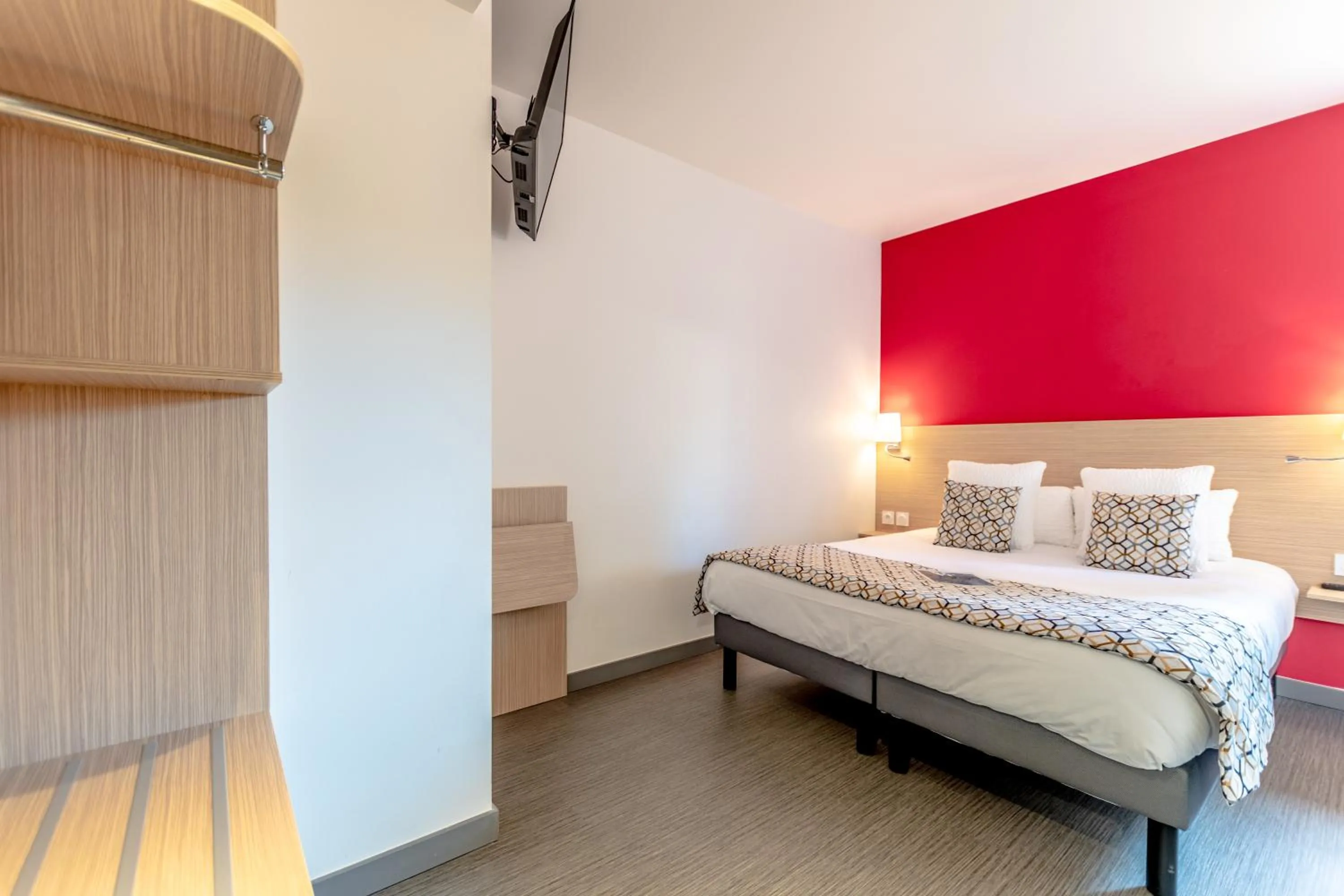 Photo of the whole room, Bed in Hotel Le Virevent