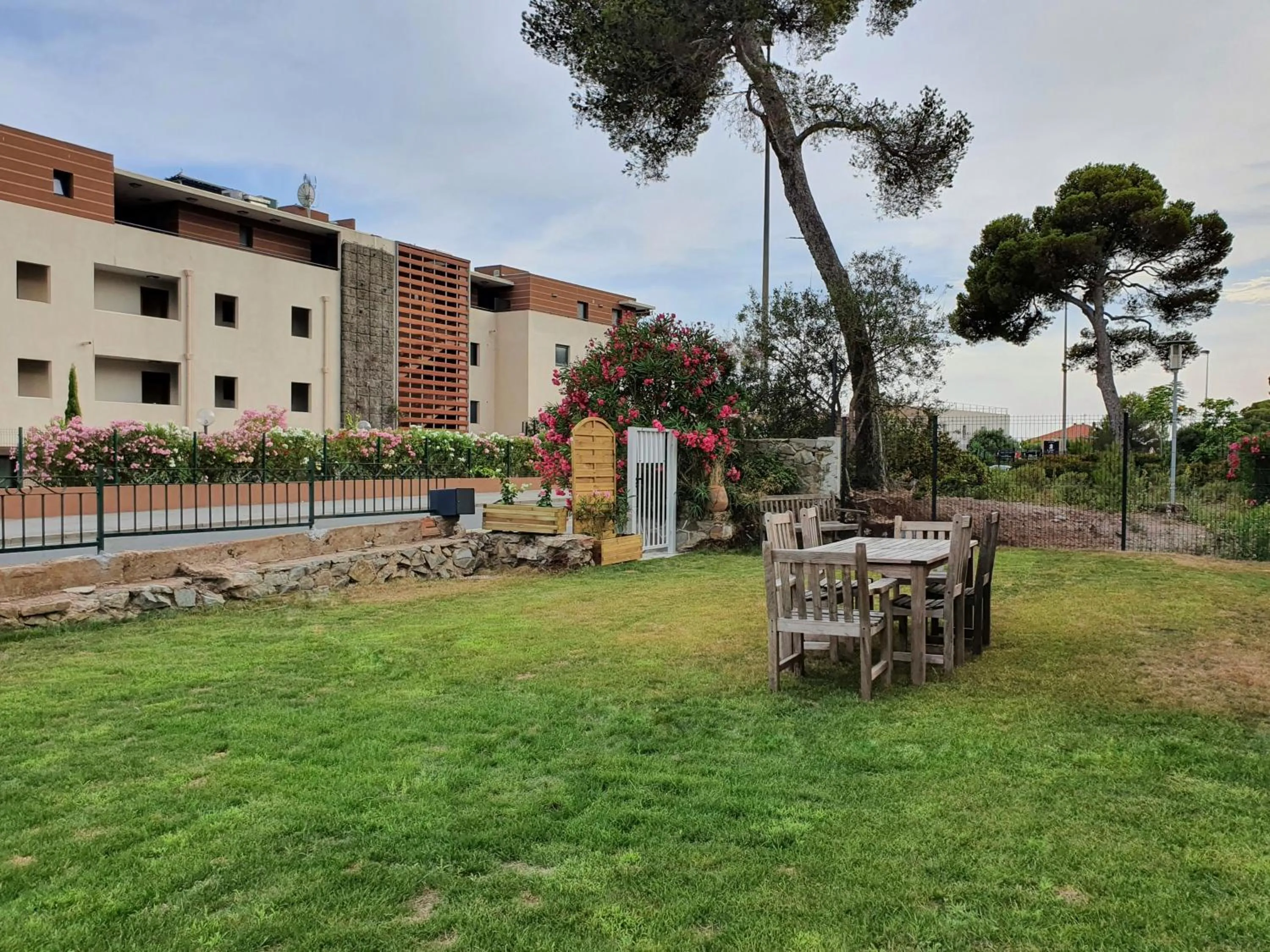 Patio in Hotel Le Virevent