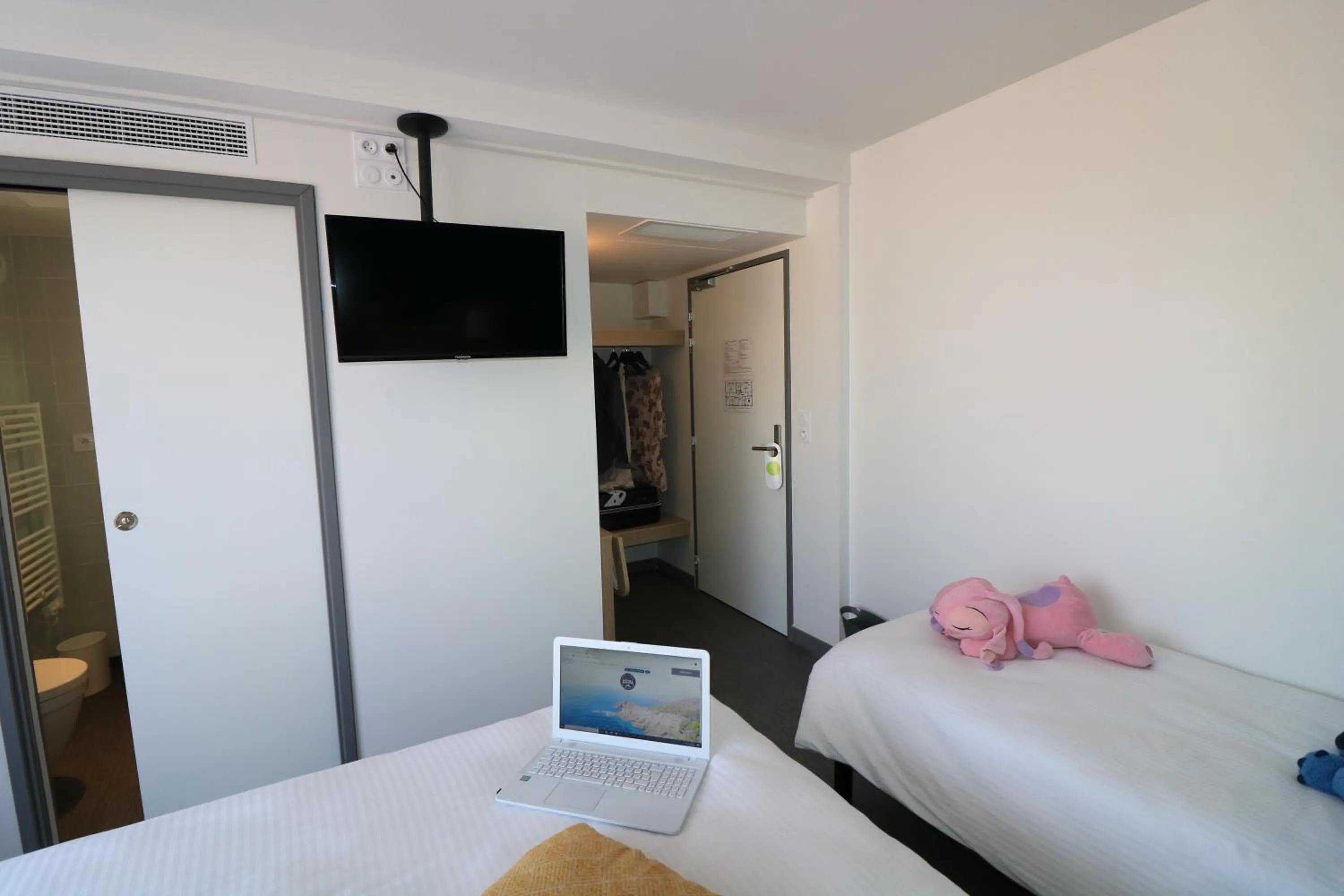 Bed in Hotel Le Virevent