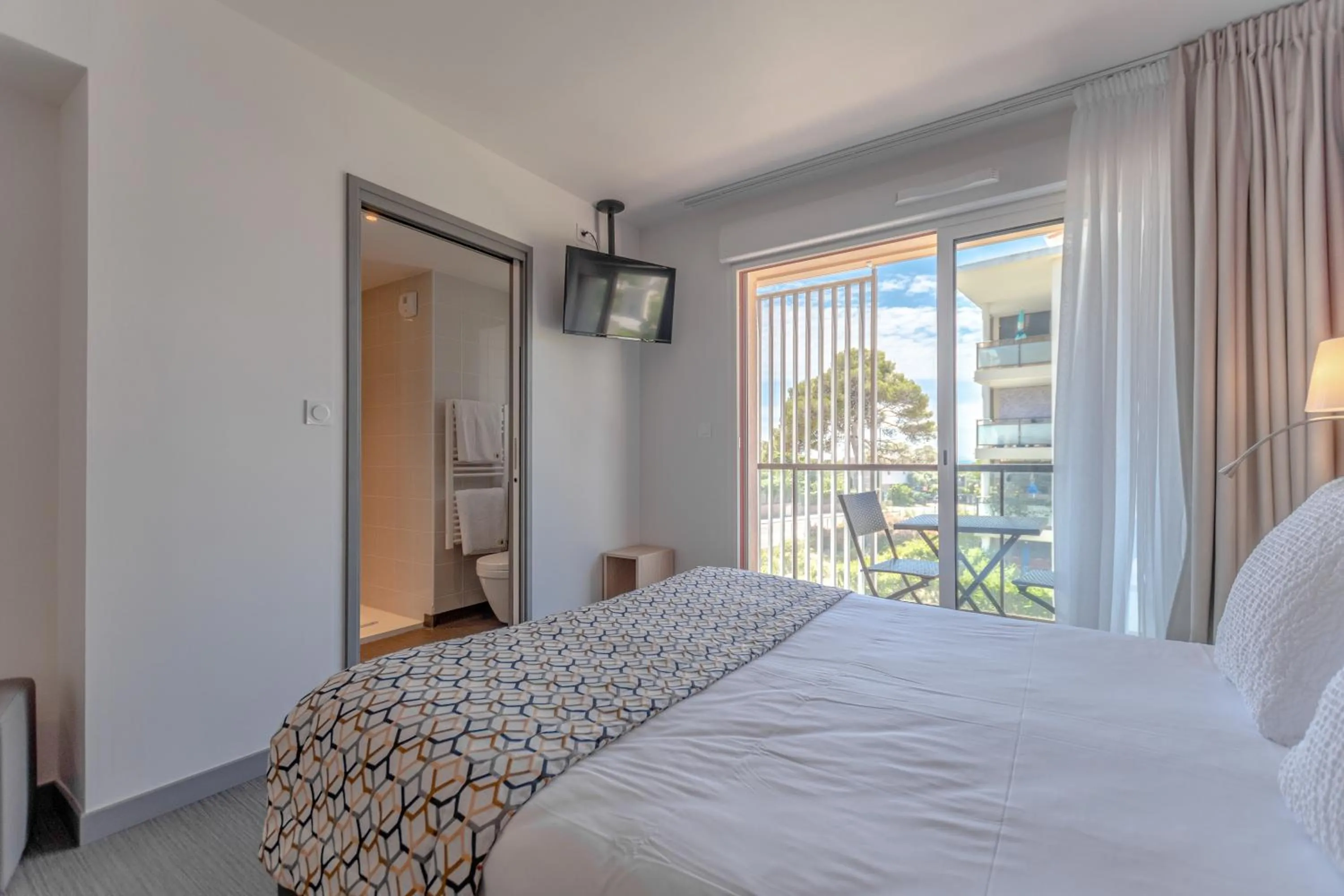 Photo of the whole room, Bed in Hotel Le Virevent