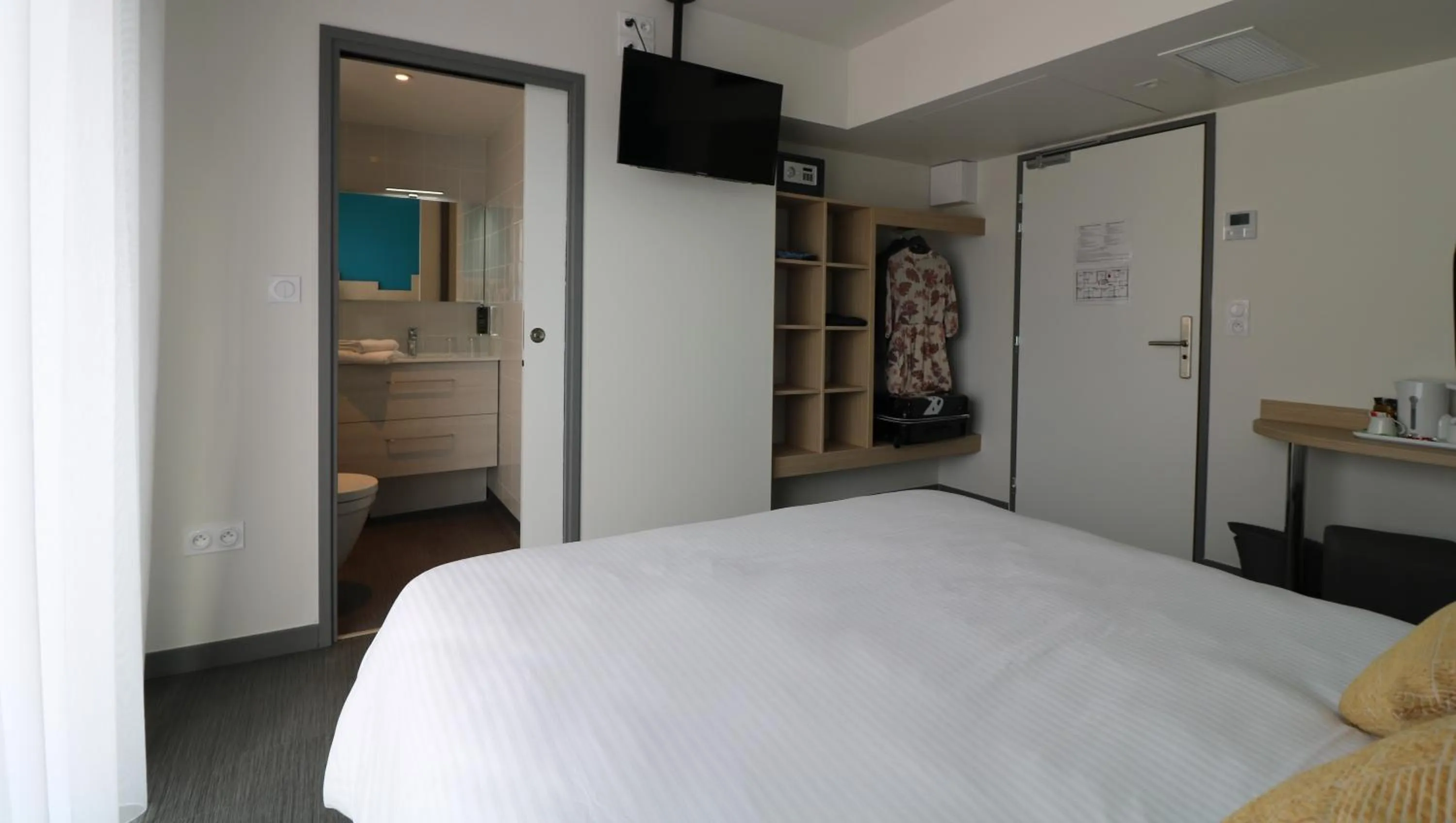 Photo of the whole room, Bed in Hotel Le Virevent