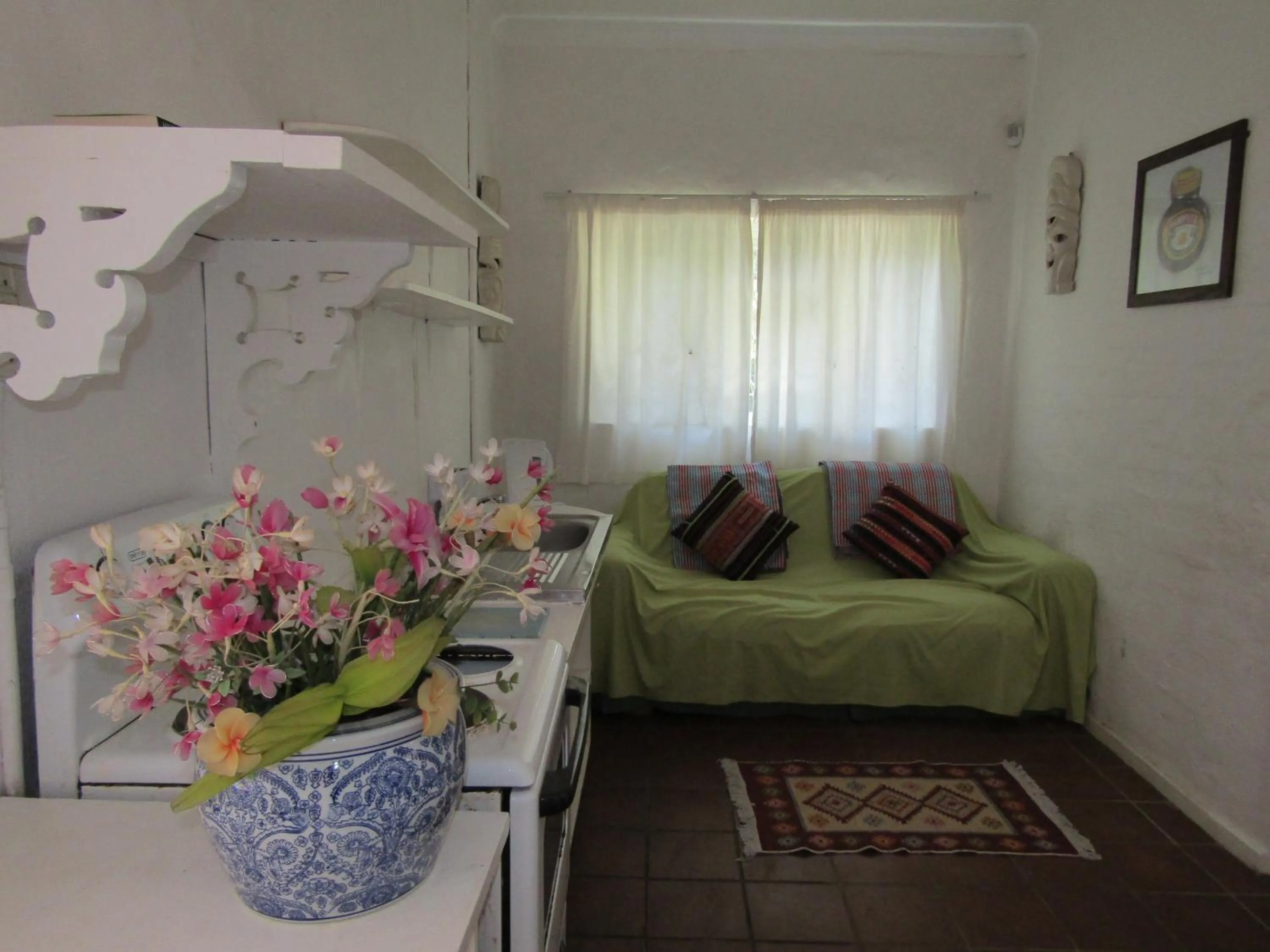Seating area, Bed in Sugar Hill Manor