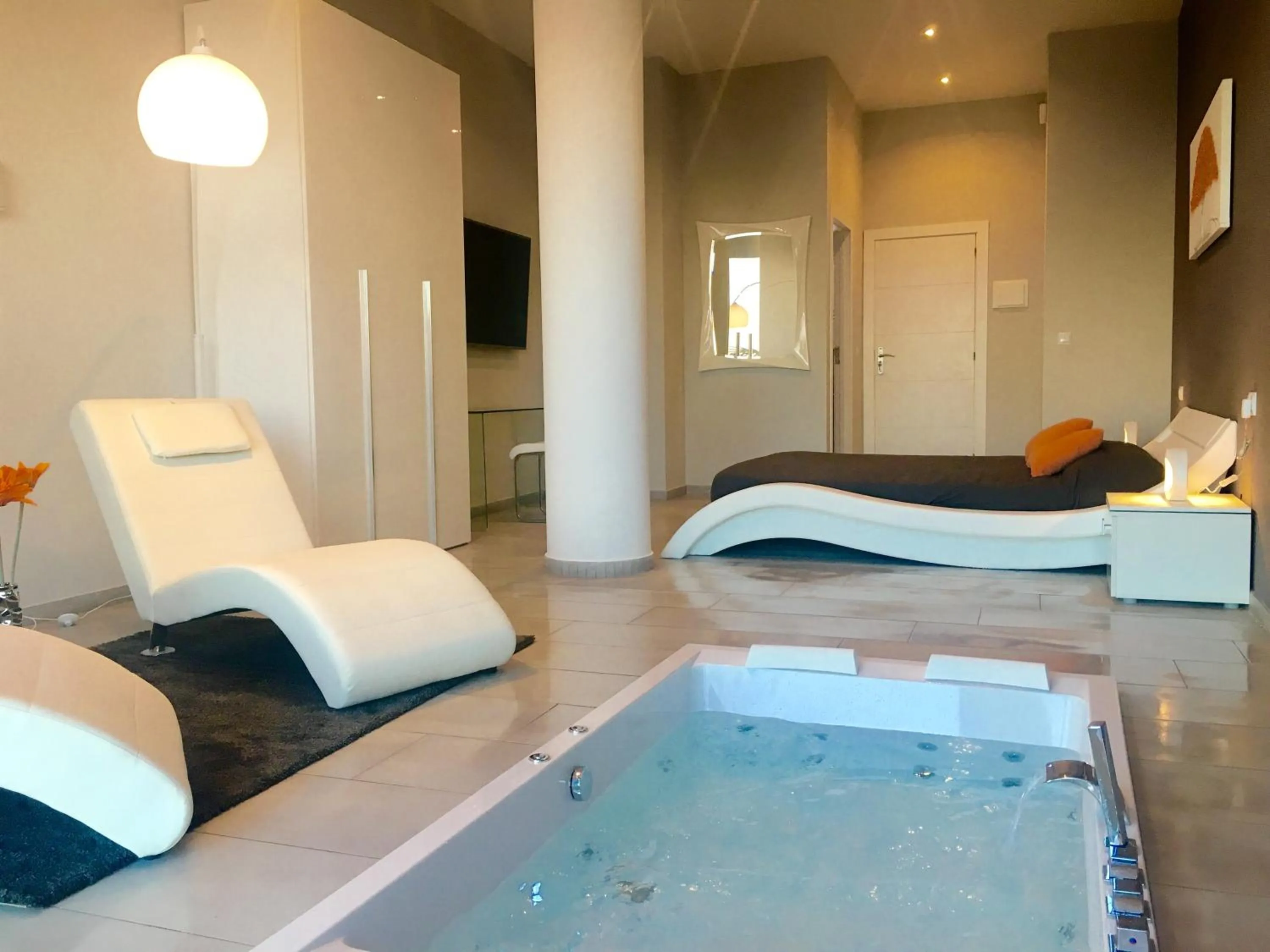 Photo of the whole room in Petit Mirador