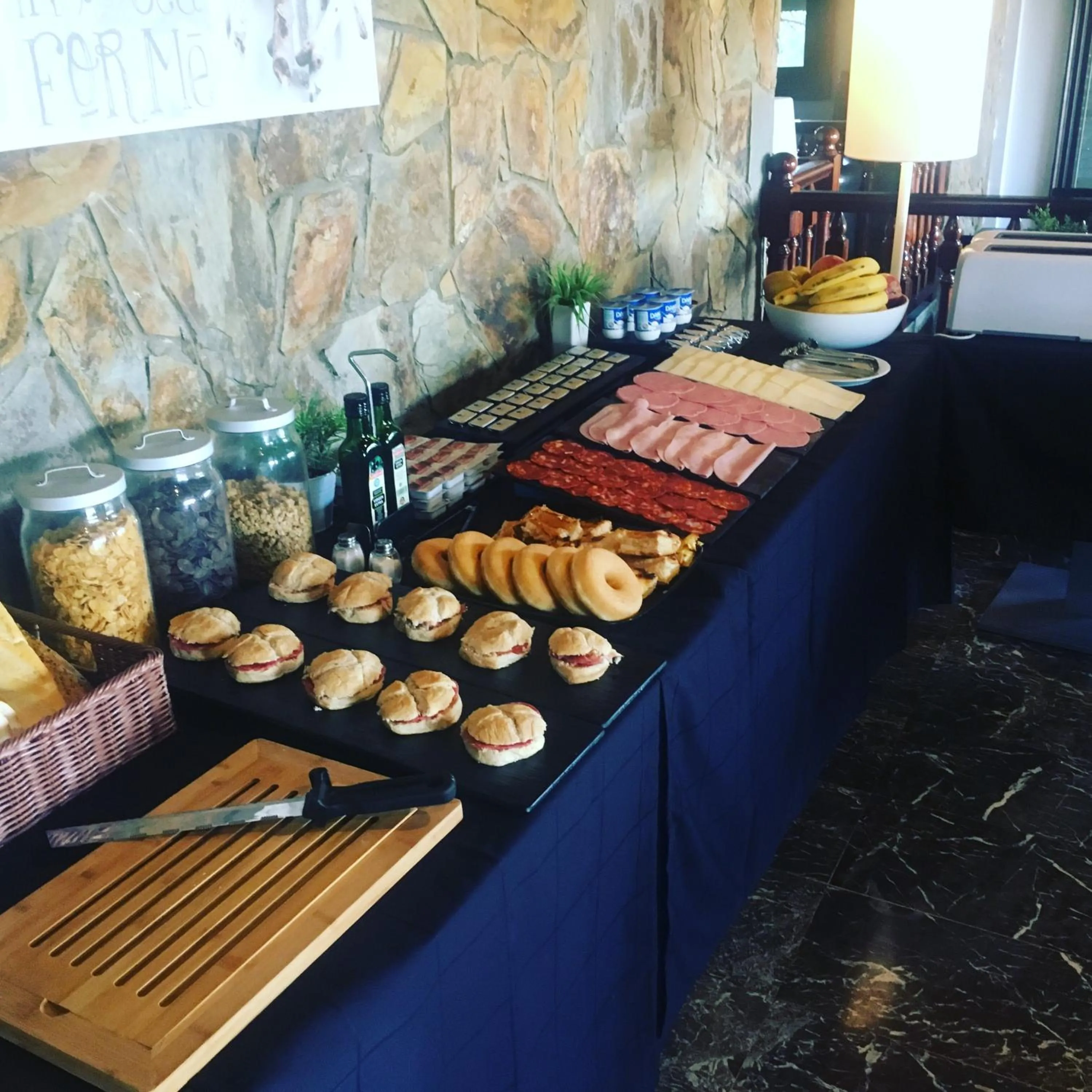 Buffet breakfast in Petit Mirador