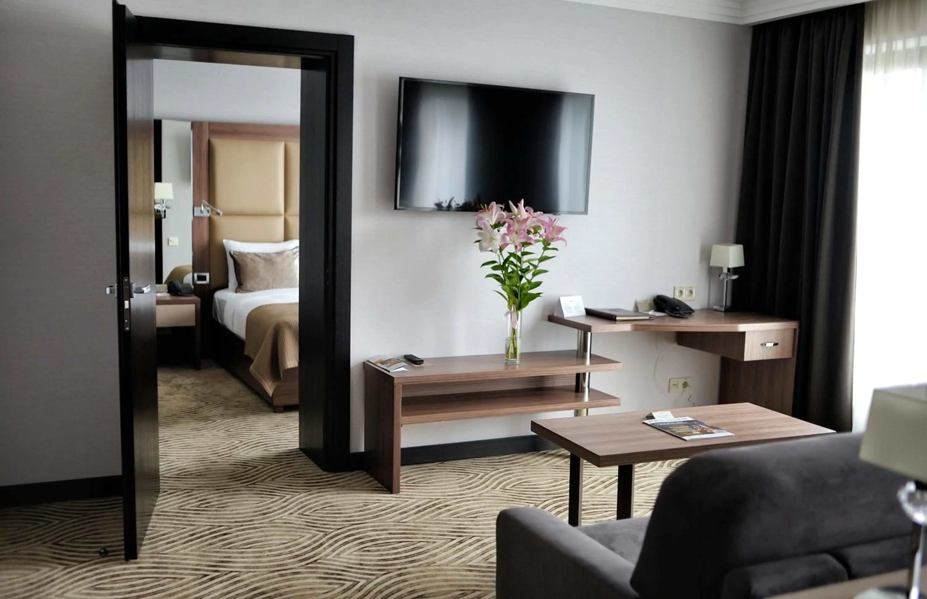 Living room, Bed in Premier Hotel Dnister