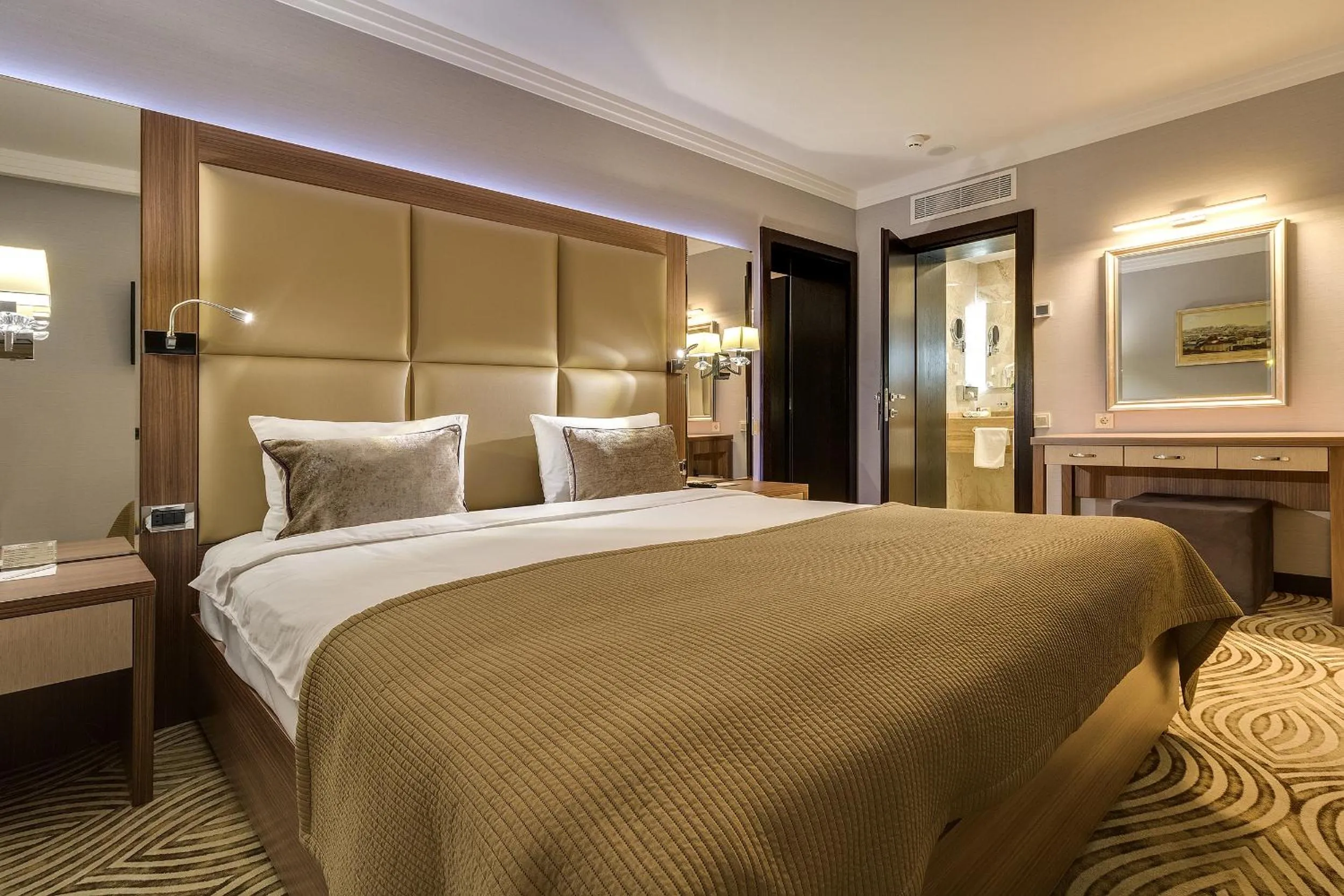 Bed in Premier Hotel Dnister