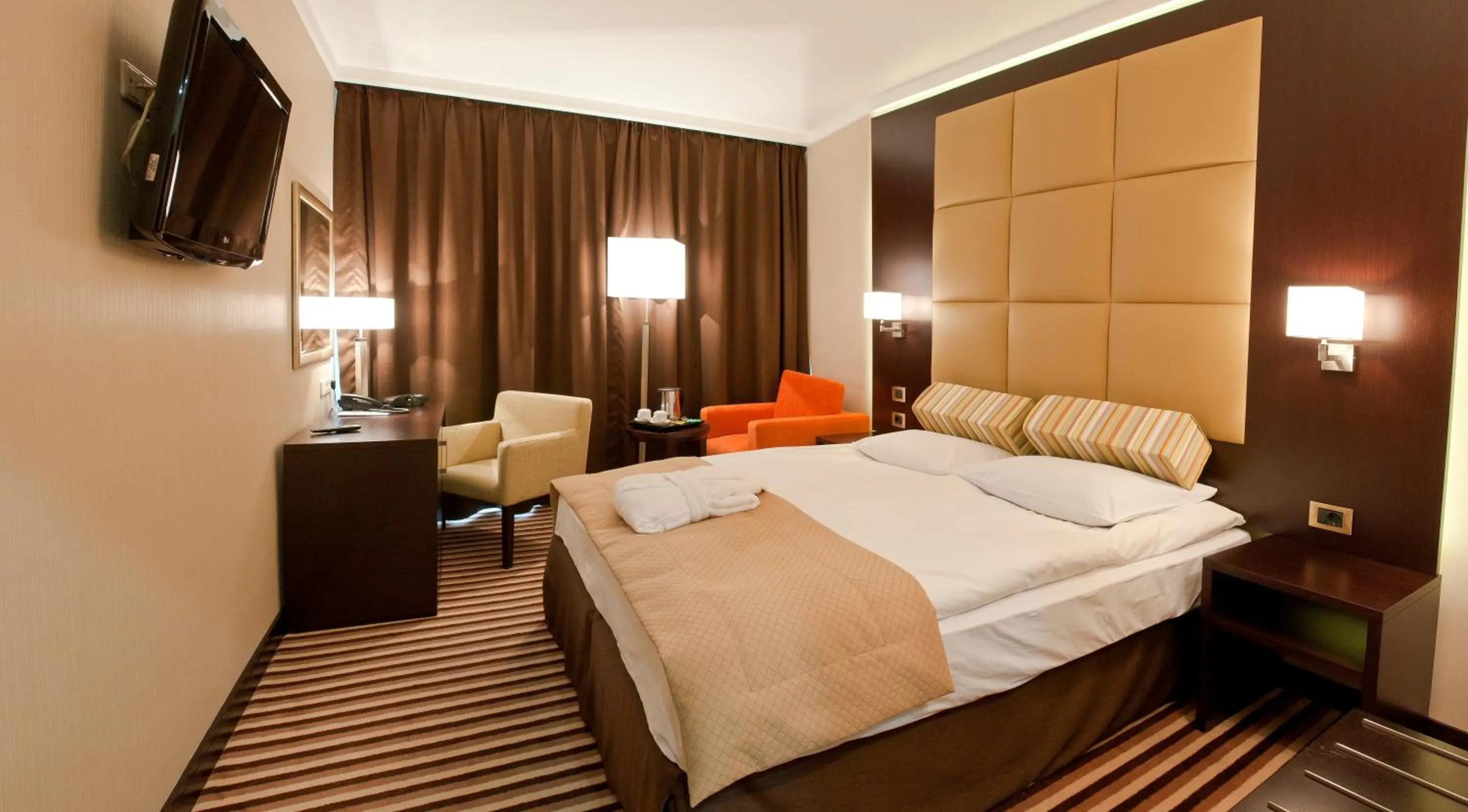 Bed in Premier Hotel Dnister