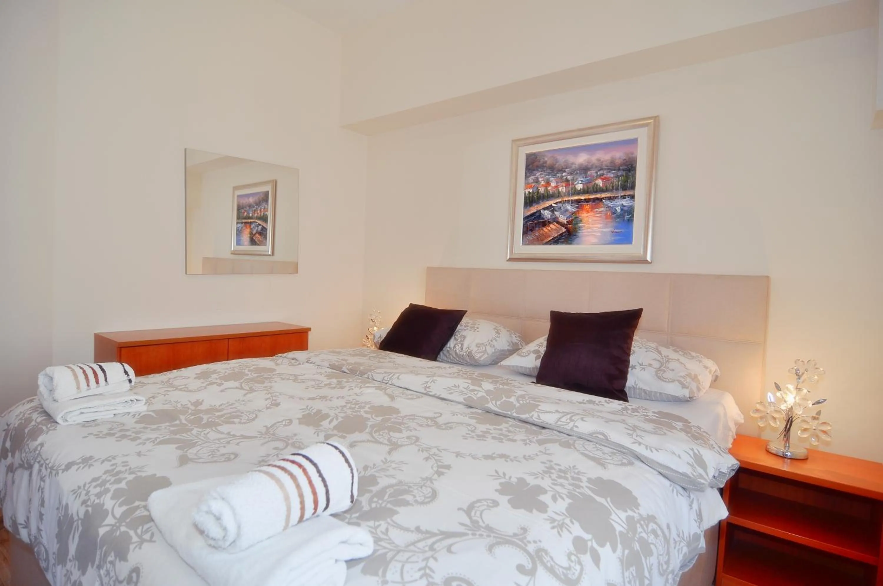 Bed in Villa Vanilla with Heated Pool