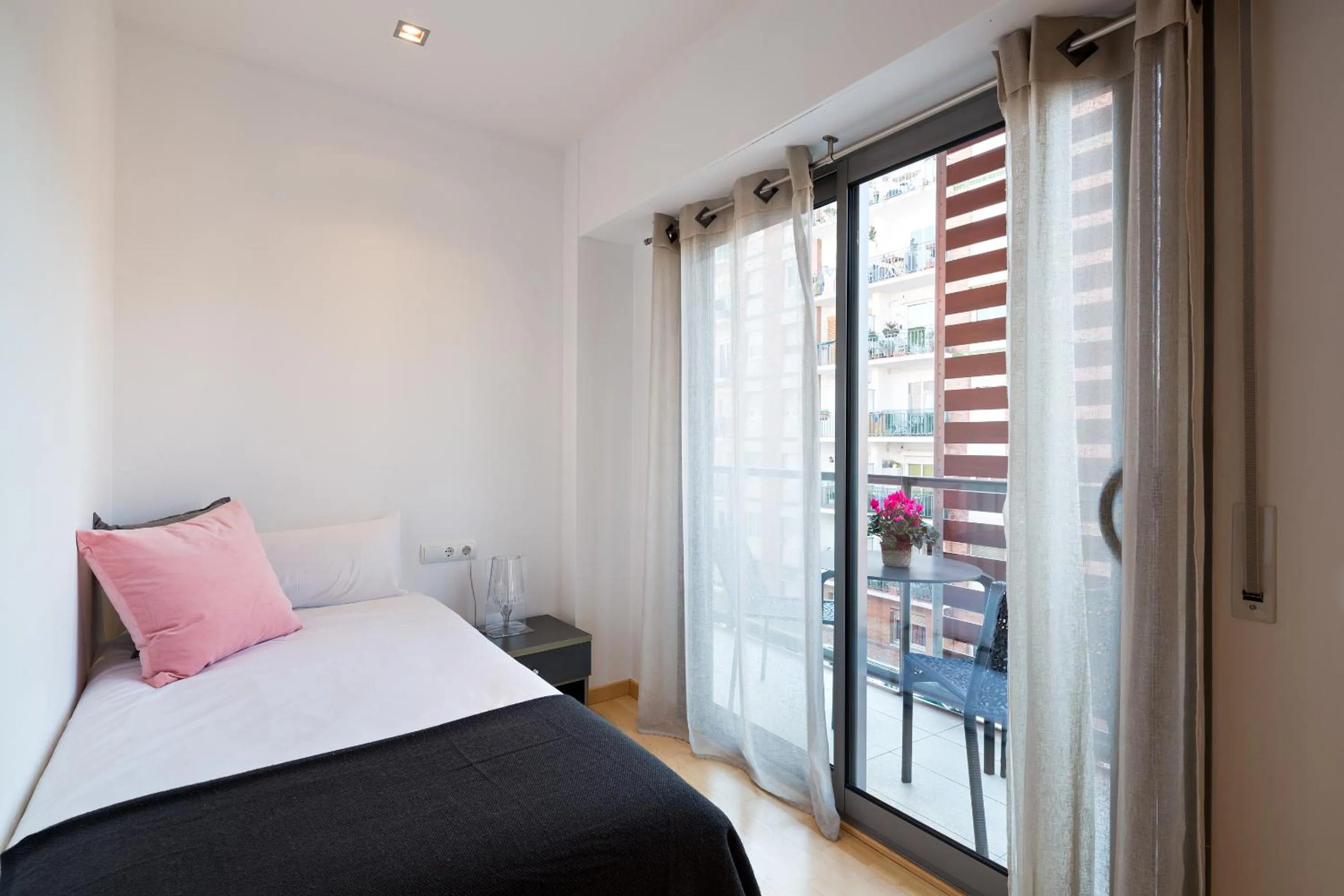 Balcony/Terrace, Bed in Lugaris Rambla Apartments