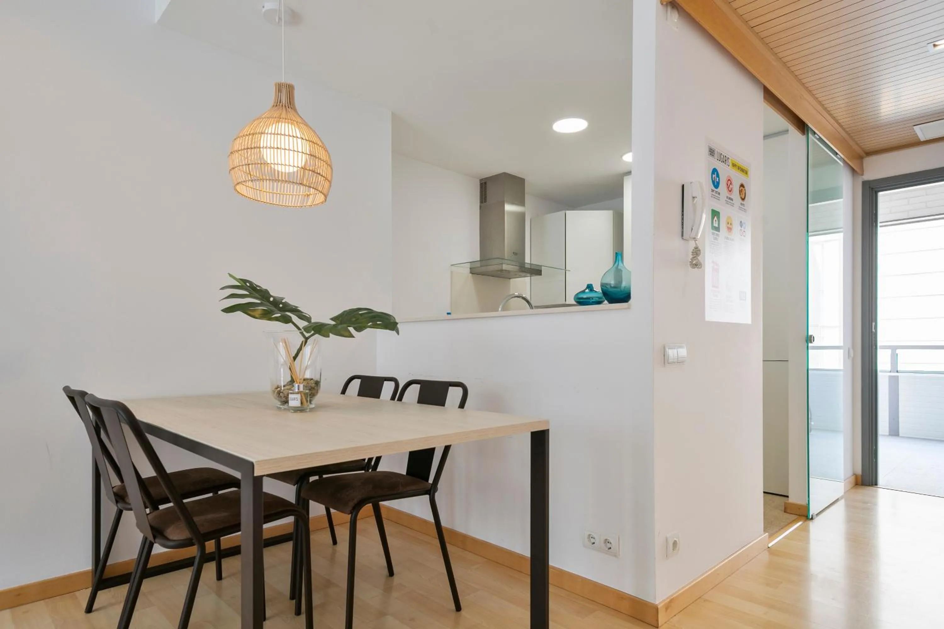 Kitchen or kitchenette in Lugaris Rambla Apartments