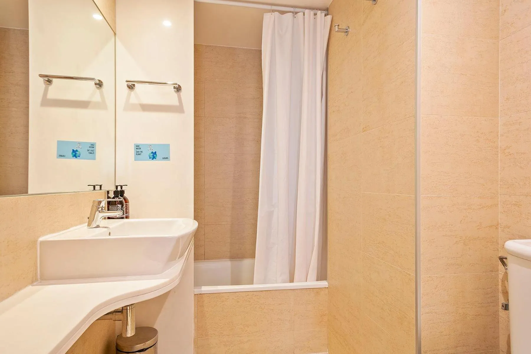 Bathroom in Lugaris Rambla Apartments