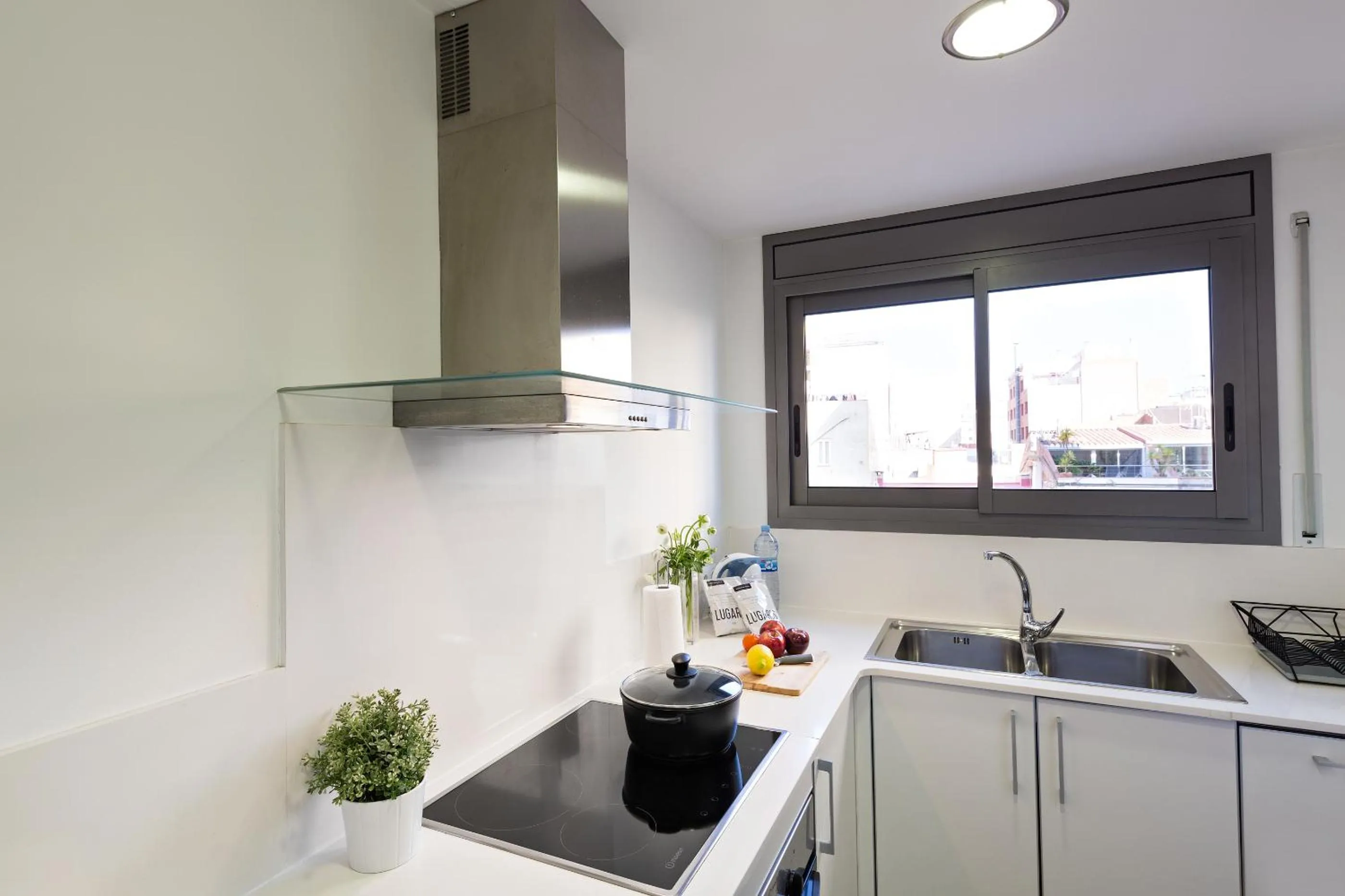 Kitchen or kitchenette in Lugaris Rambla Apartments