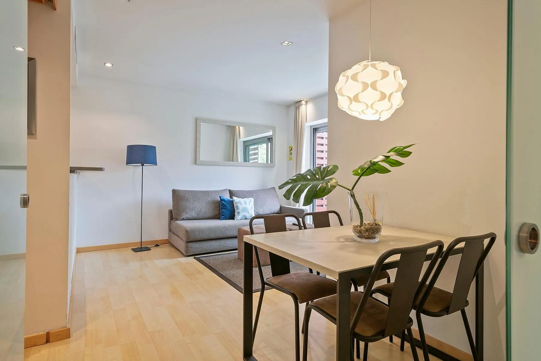 Dining area in Lugaris Rambla Apartments