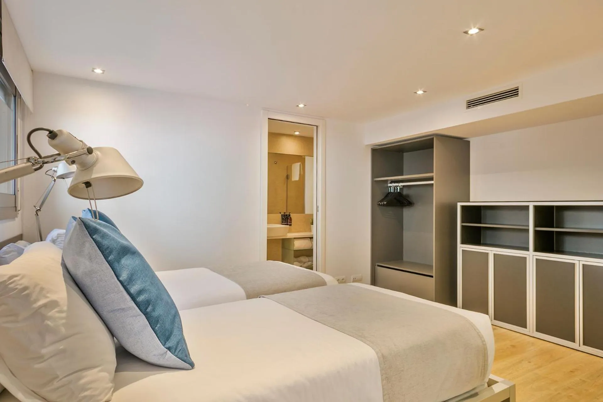 Bedroom, Bed in Lugaris Rambla Apartments